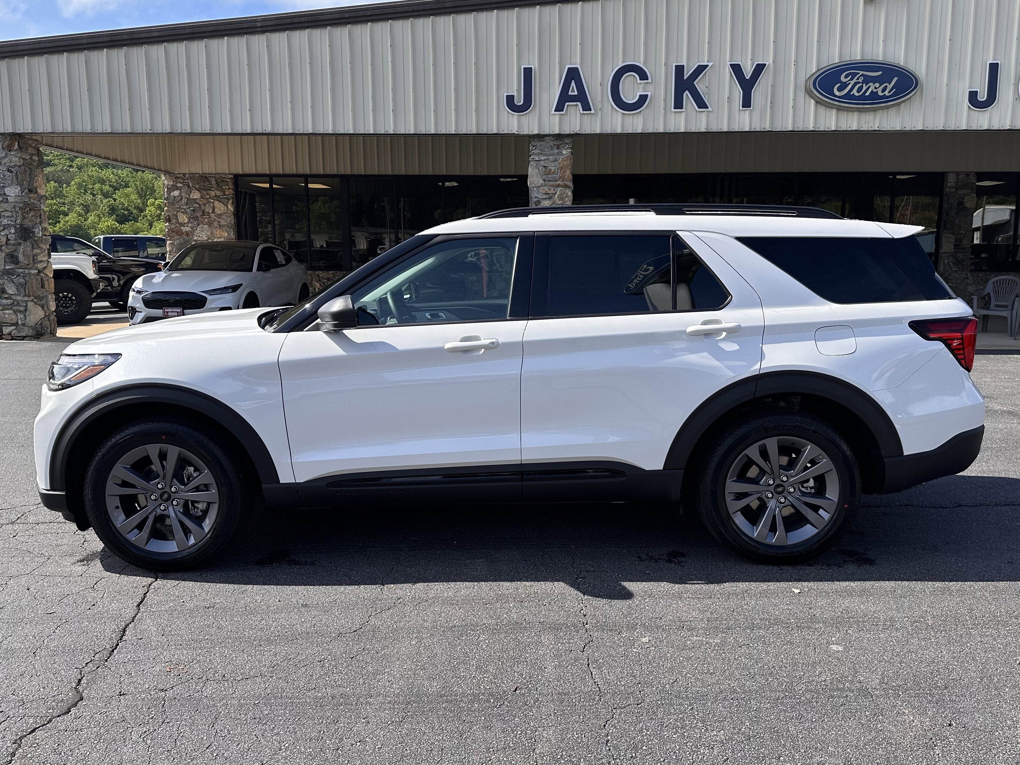 2026 Ford Explorer Active w/200A Pkg