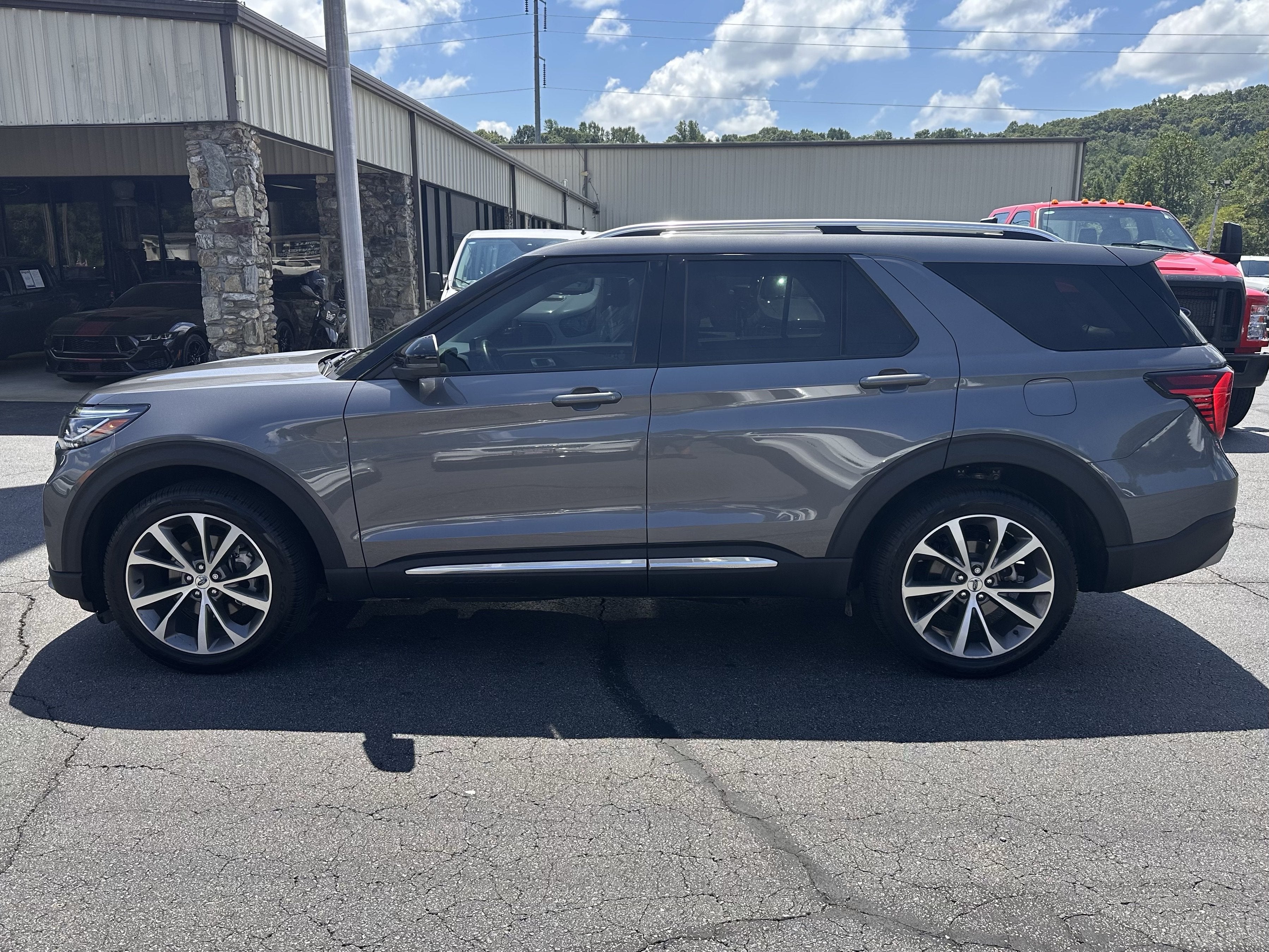 2025 Ford Explorer Platinum