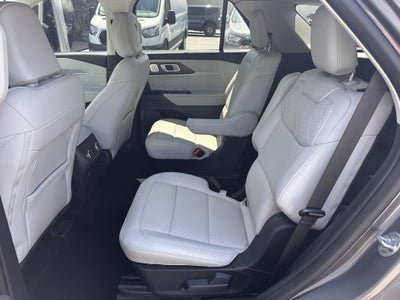 2025 Ford Explorer Platinum