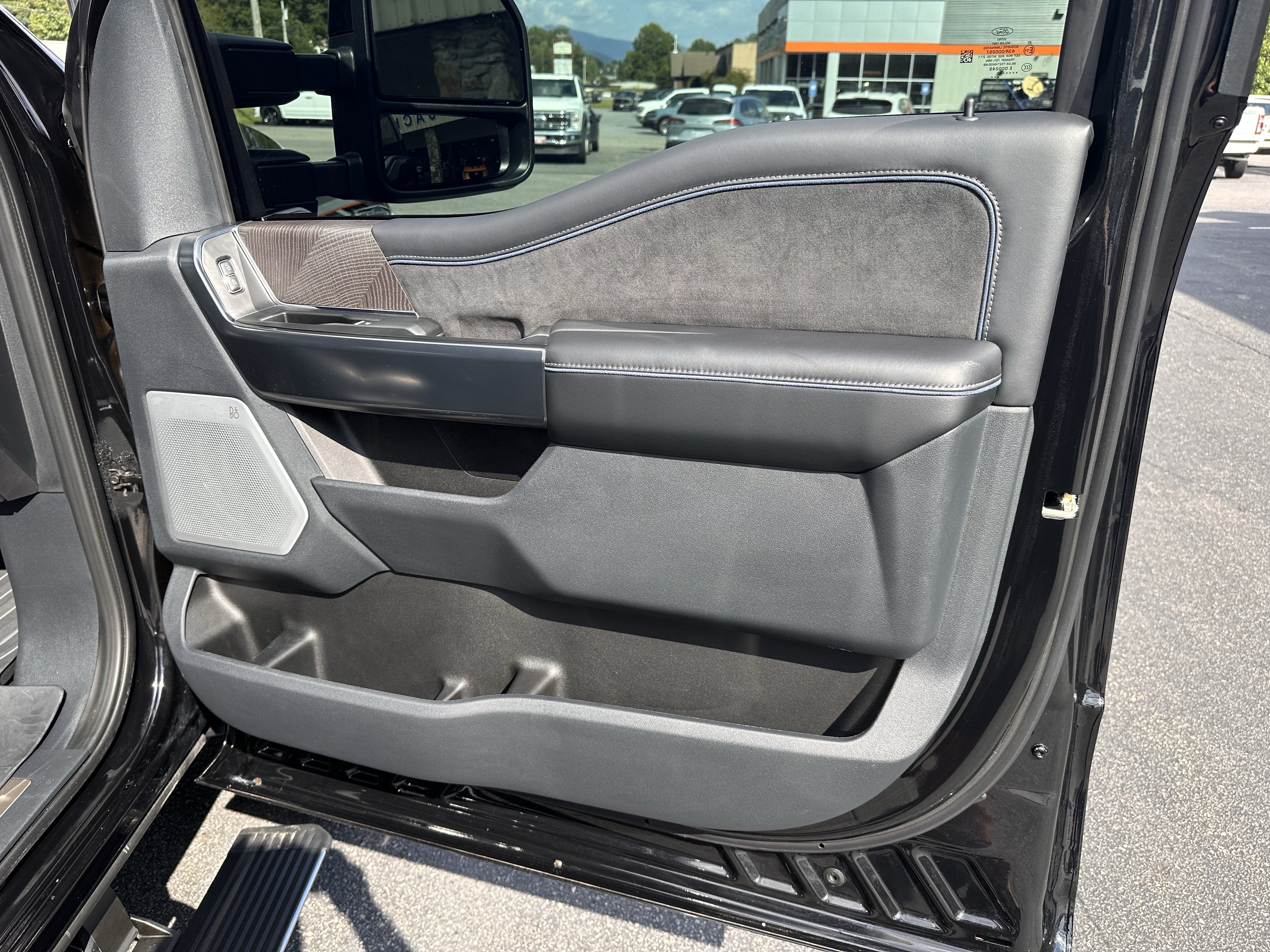2025 Ford Super Duty F-250 Platinum