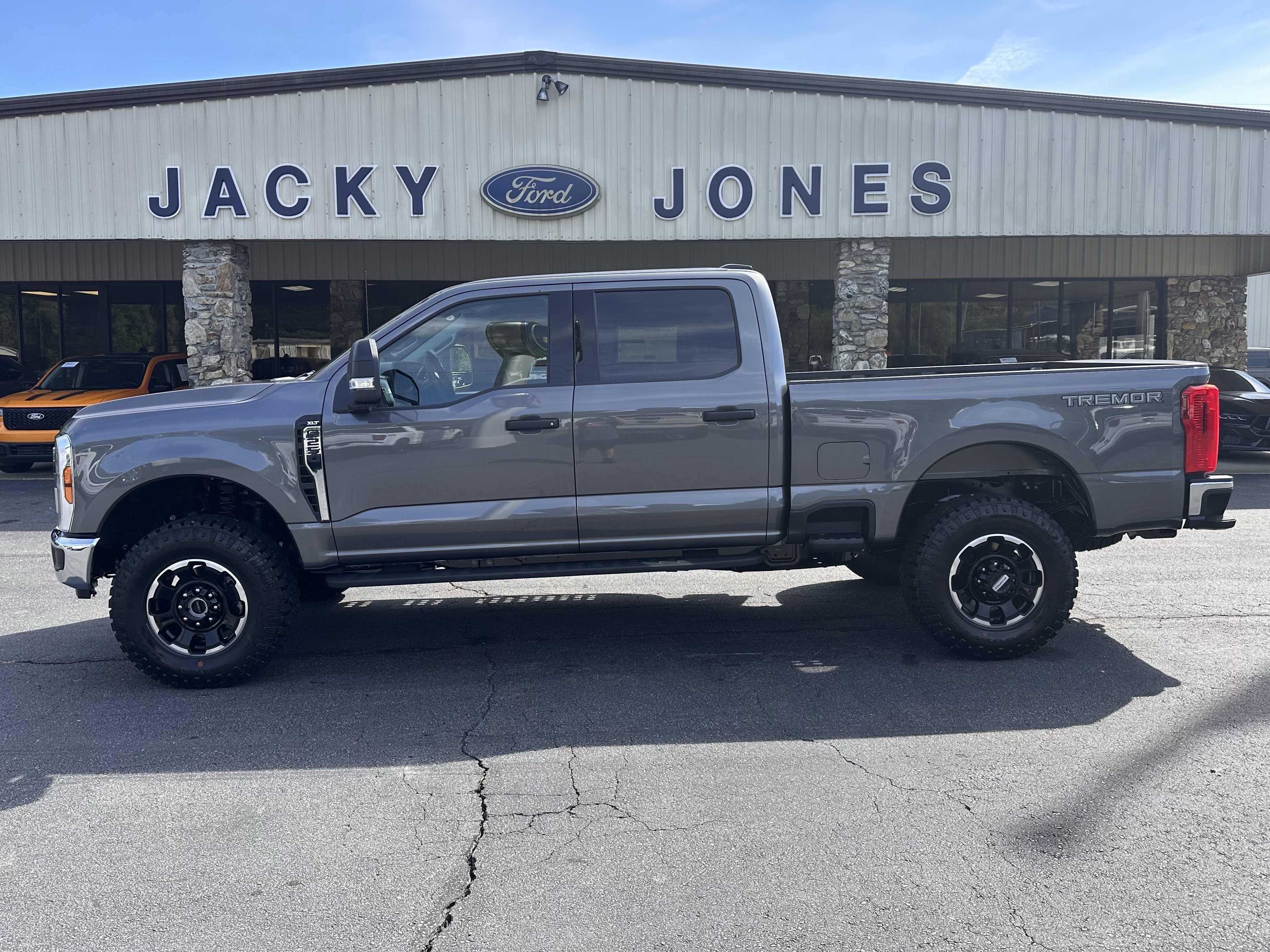 2027 Ford Super Duty F-250 XLT Tremor