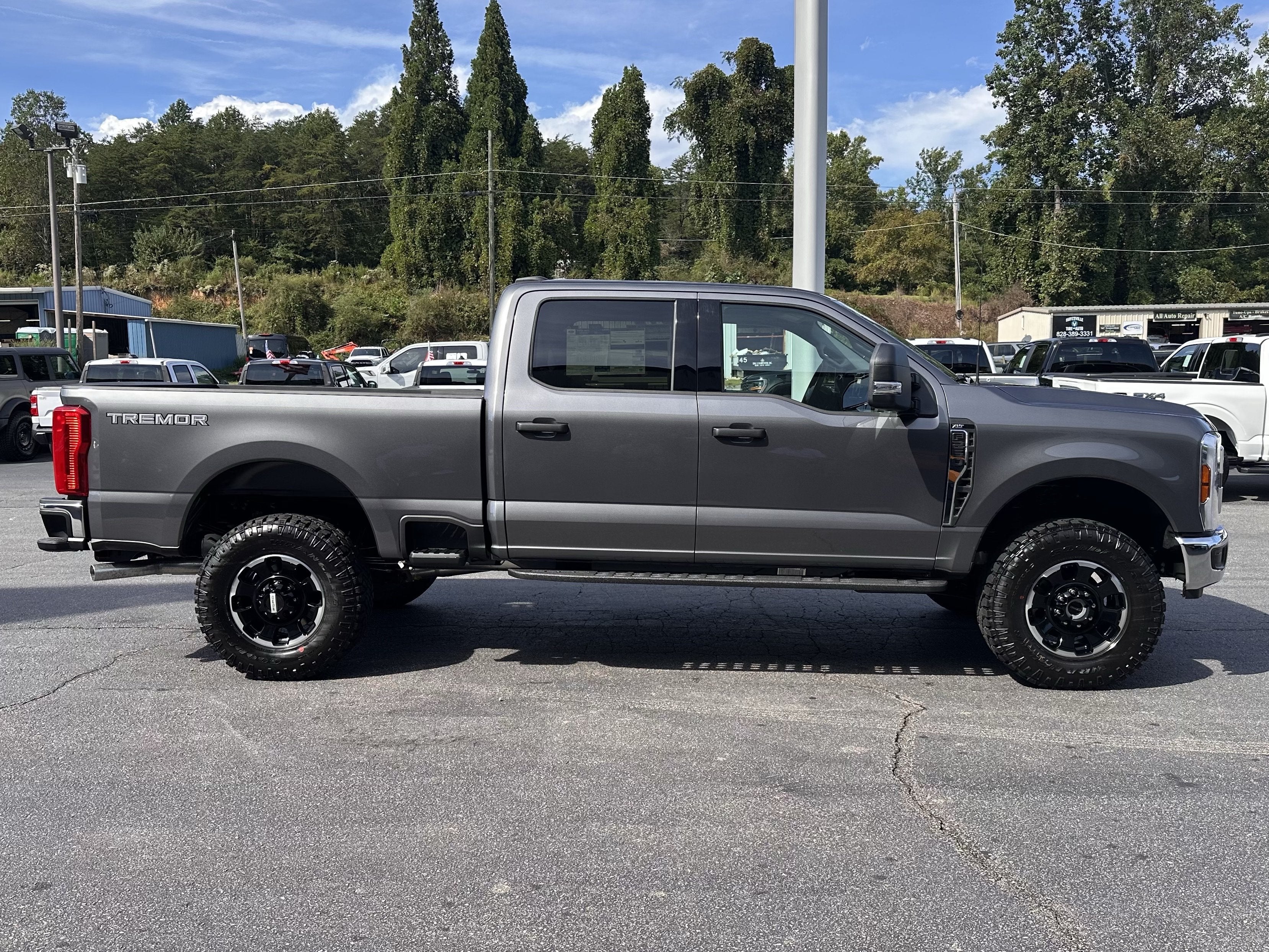 2027 Ford Super Duty F-250 XLT Tremor