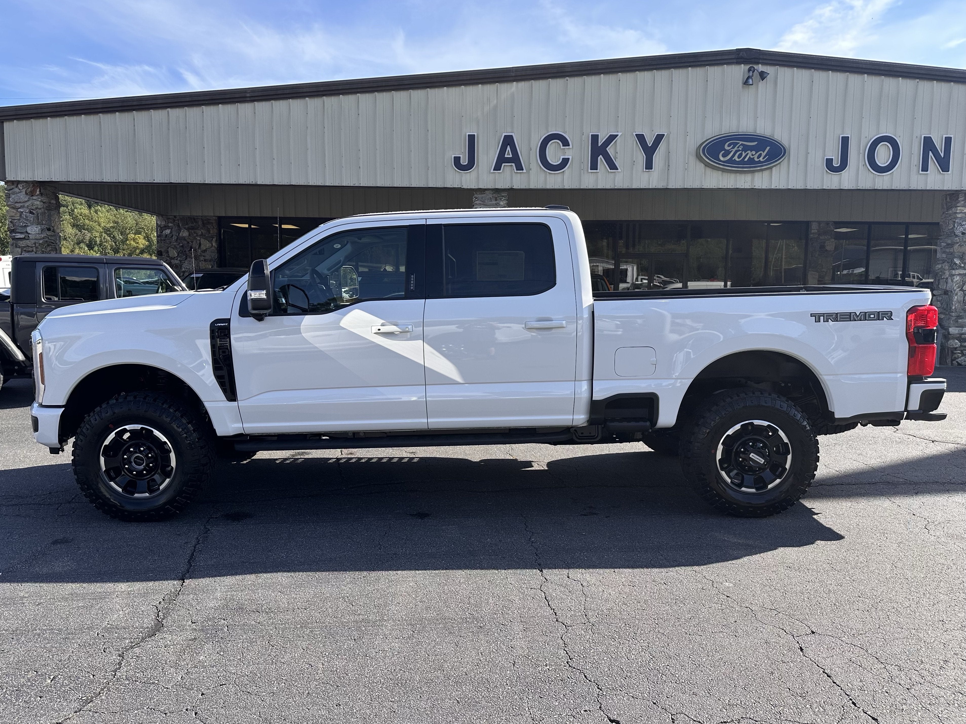 2027 Ford Super Duty F-250 Lariat Tremor