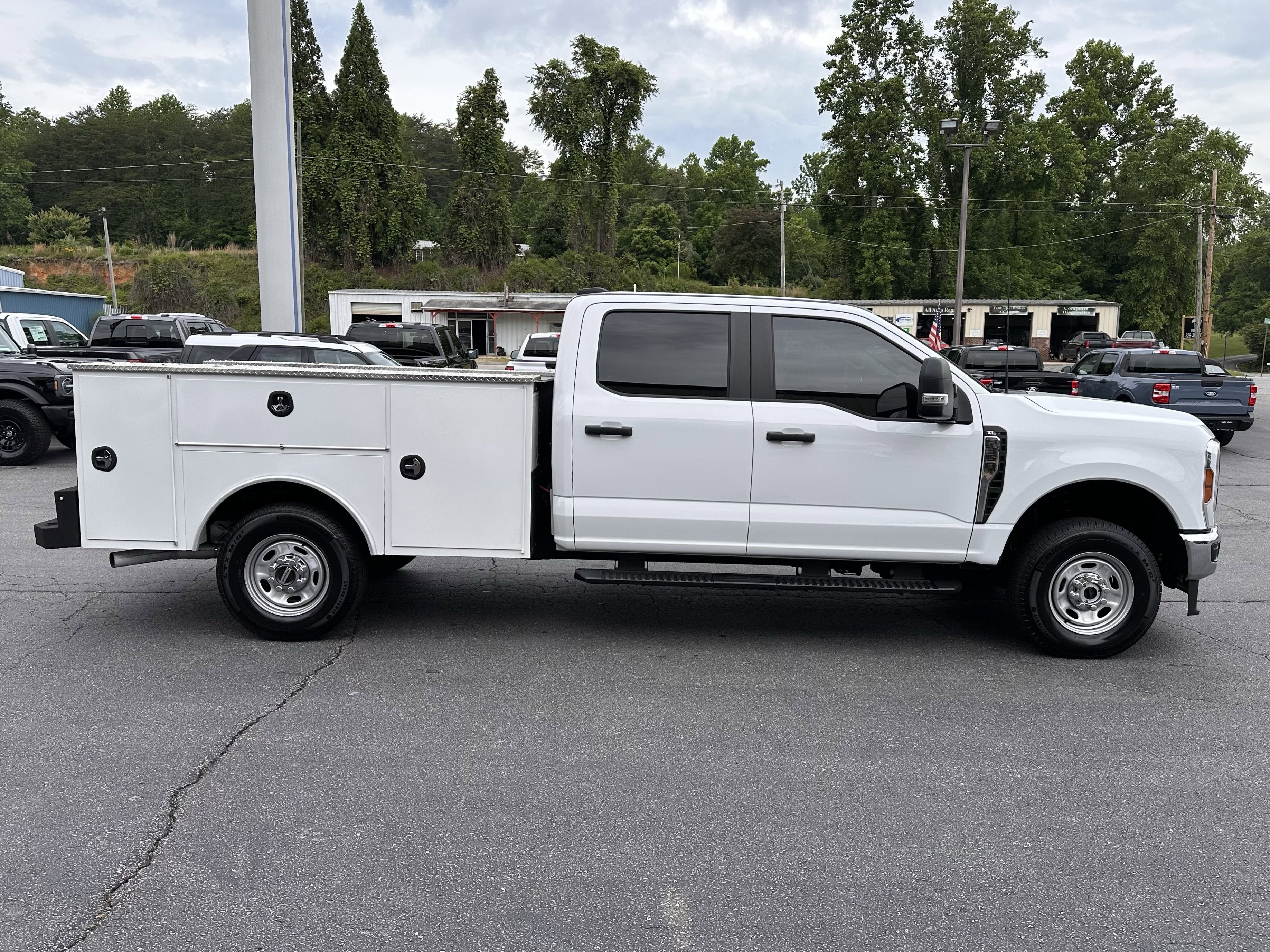 2024 Ford Super Duty F-350 SRW XL Service Body