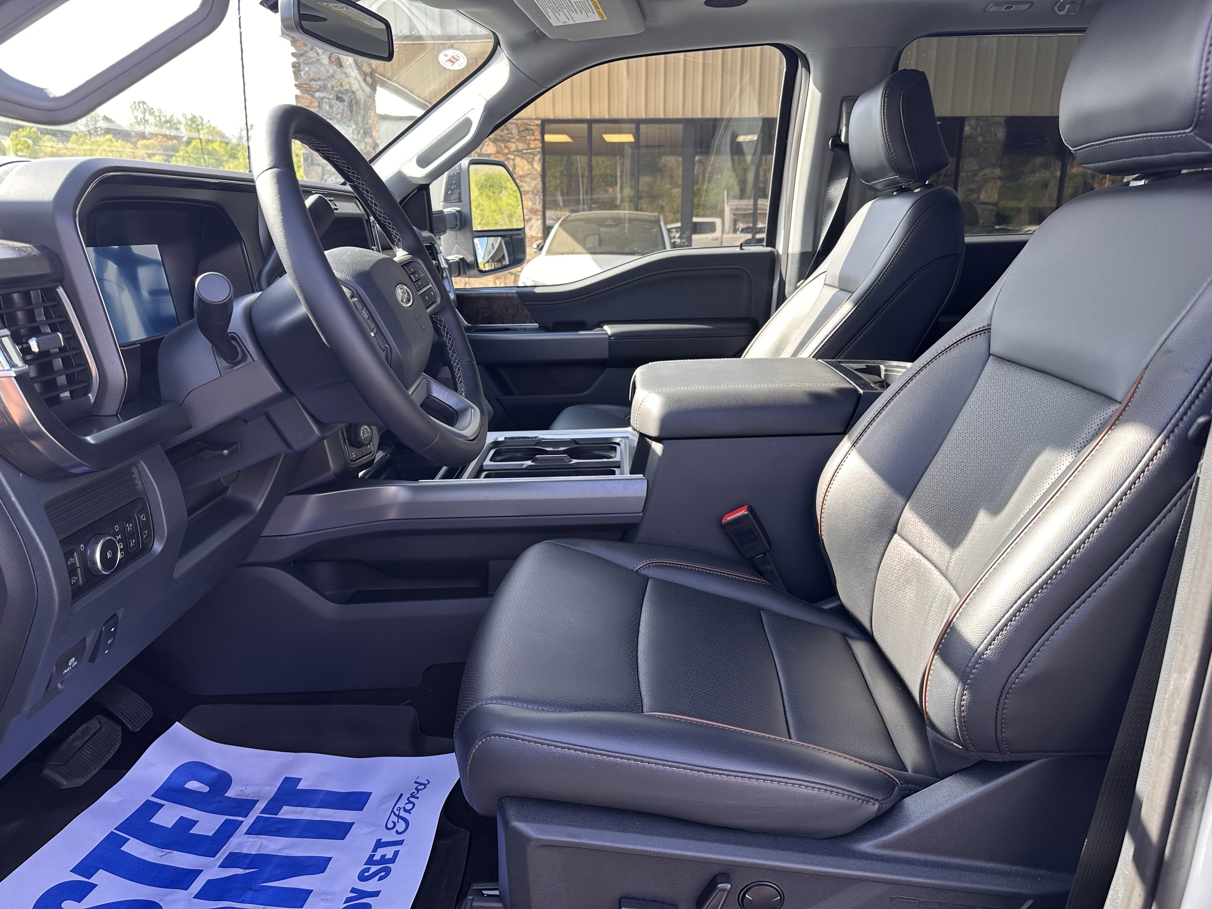 2025 Ford Super Duty F-350 SRW Lariat Tremor