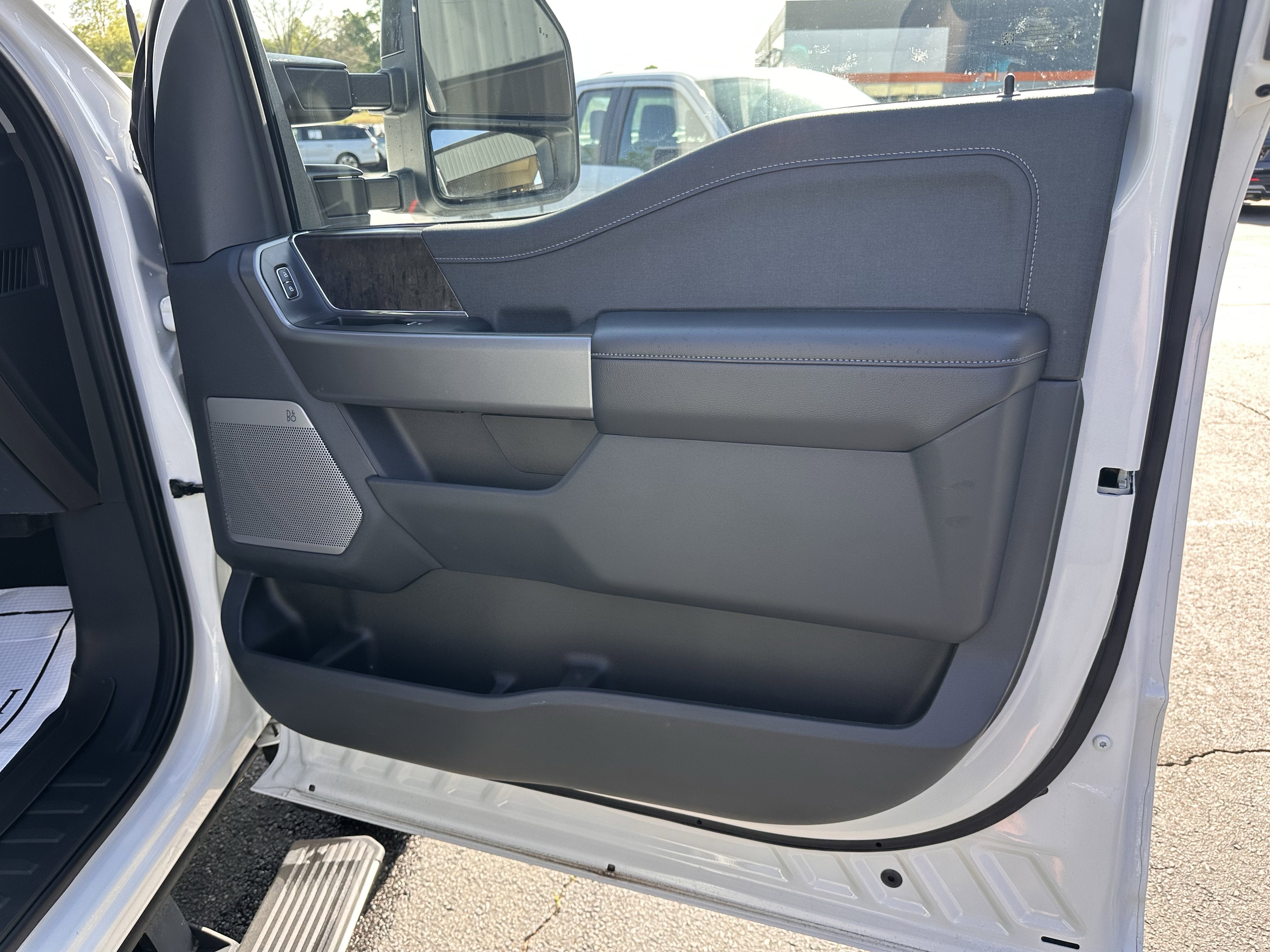 2025 Ford Super Duty F-350 SRW Lariat Tremor