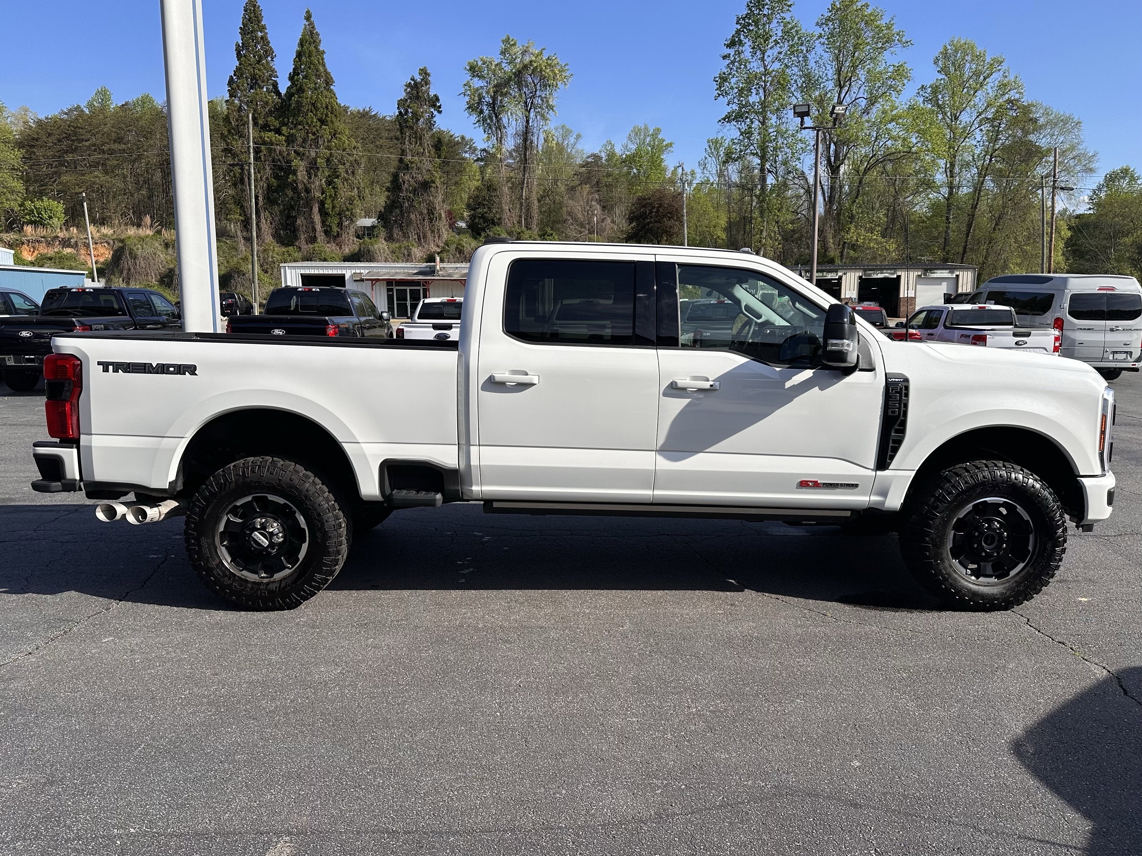 2025 Ford Super Duty F-350 SRW Lariat Tremor