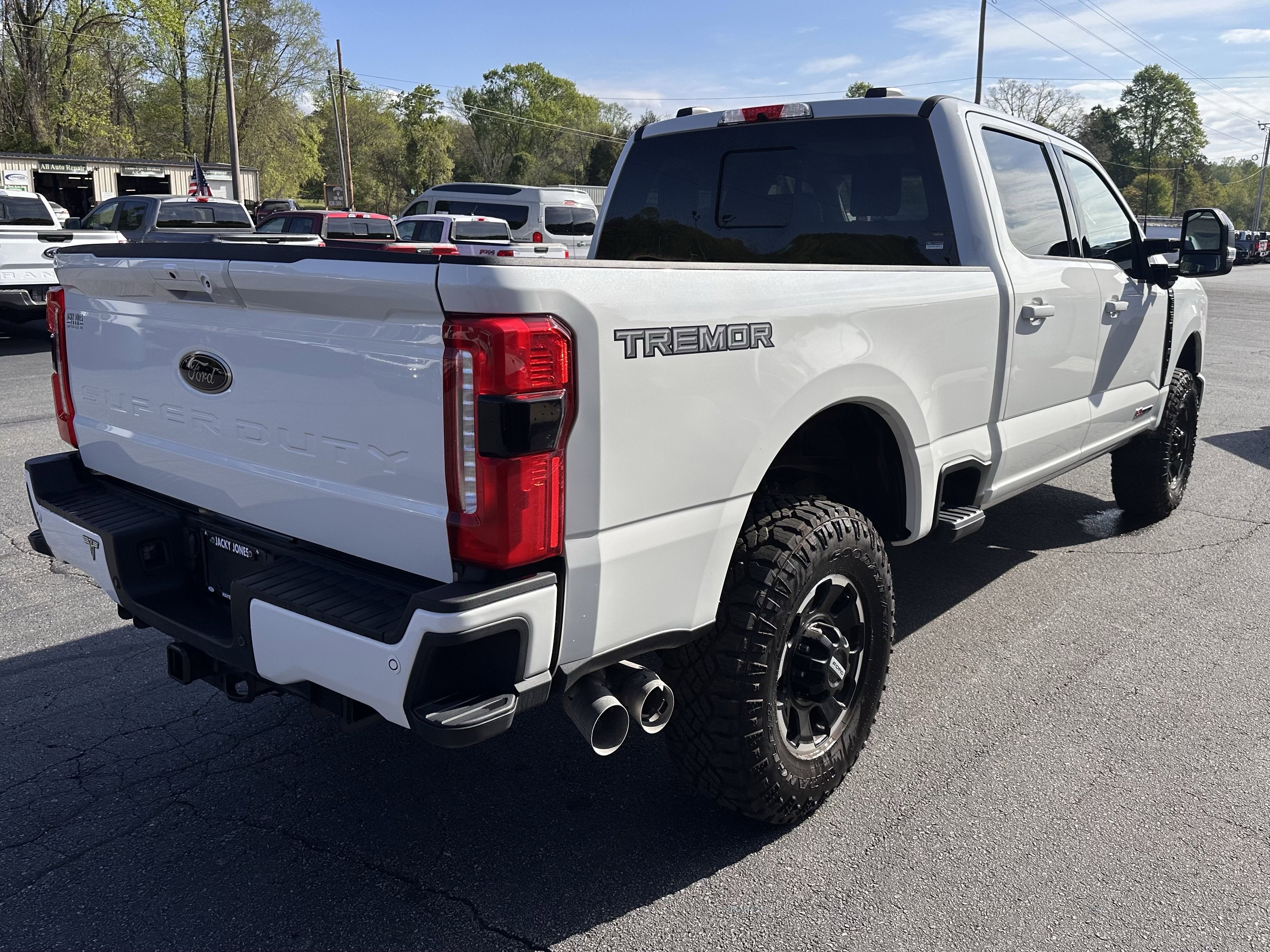 2025 Ford Super Duty F-350 SRW Lariat Tremor