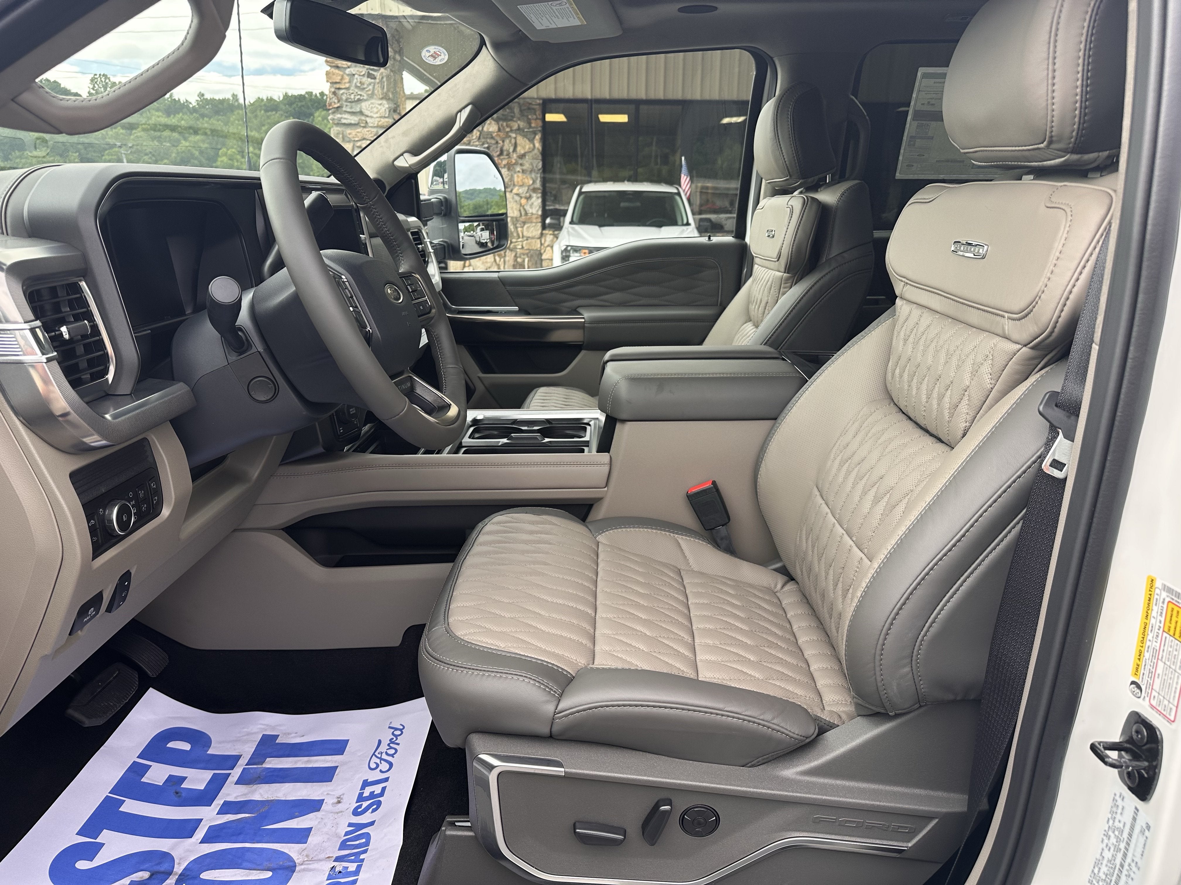 2026 Ford Super Duty F-350 SRW Platinum