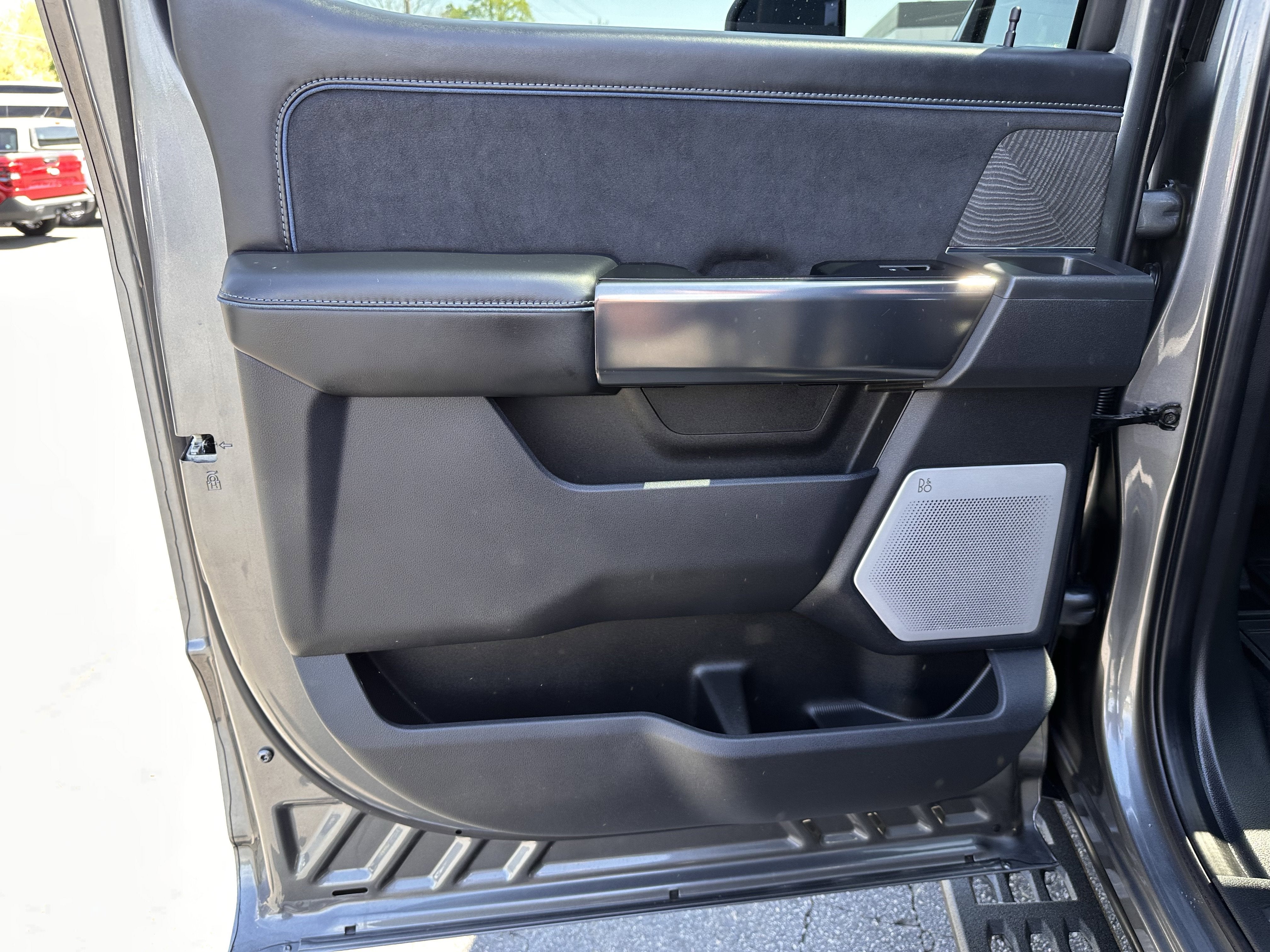 2025 Ford Super Duty F-350 SRW Platinum