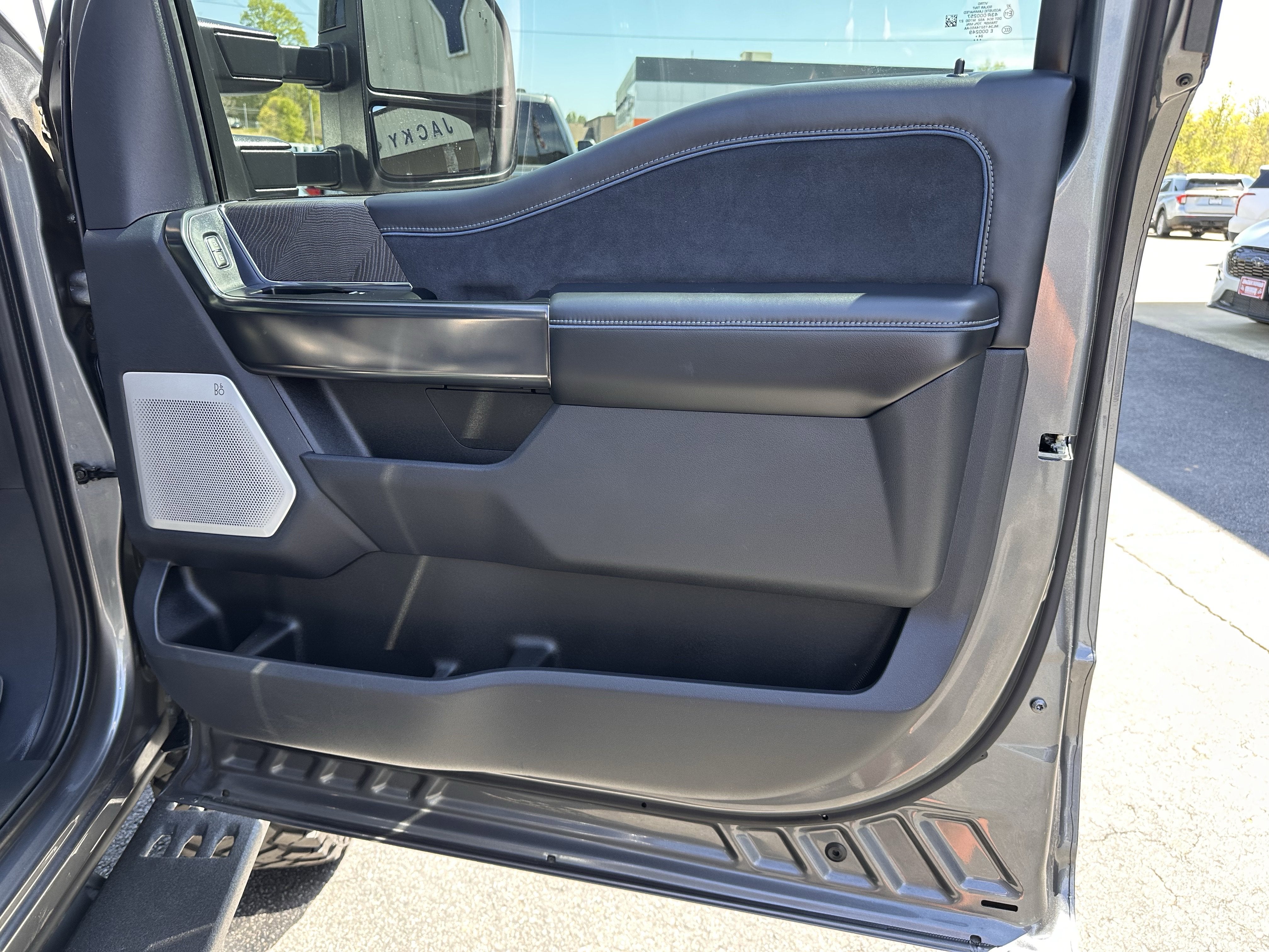 2025 Ford Super Duty F-350 SRW Platinum