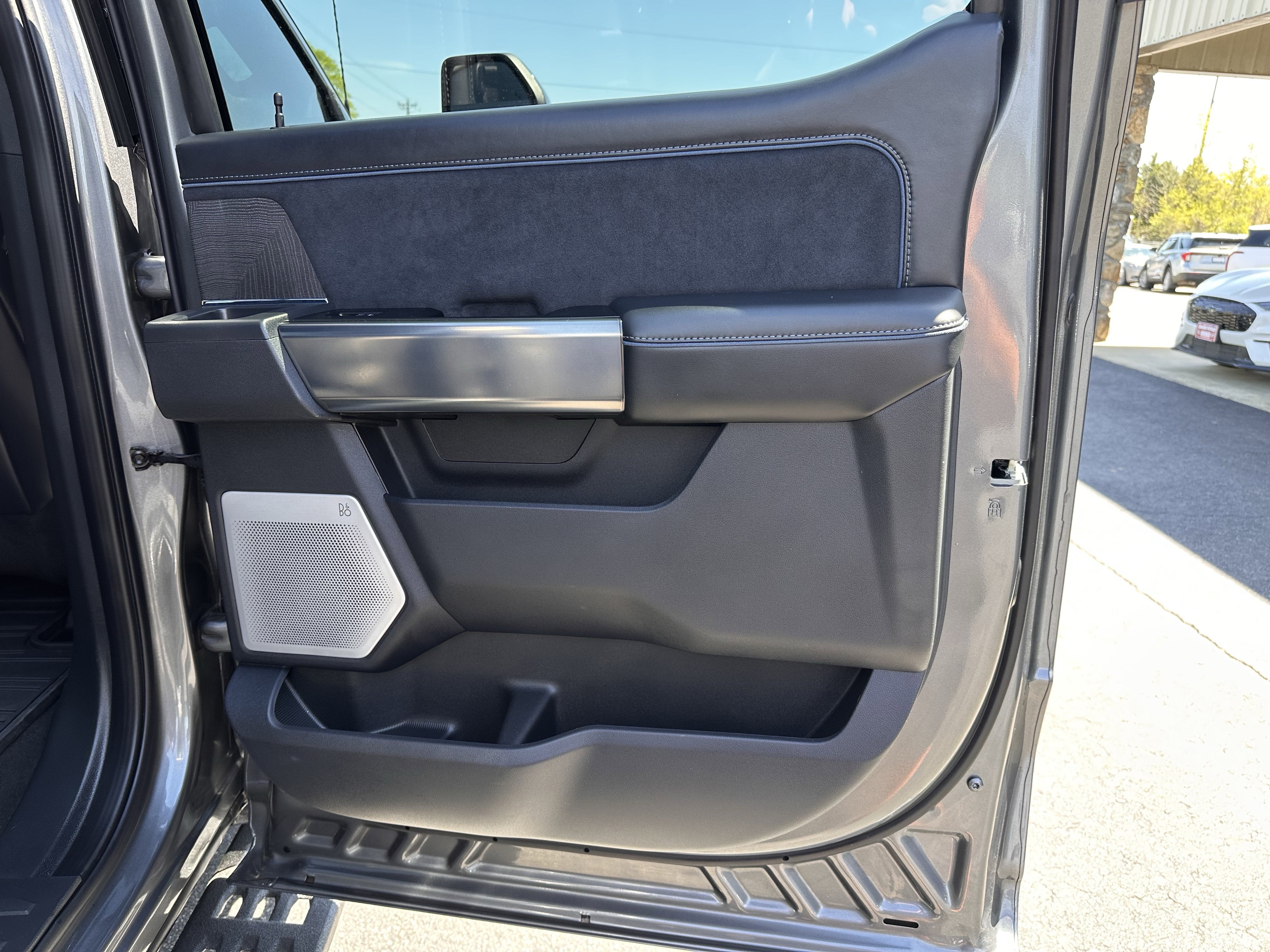 2025 Ford Super Duty F-350 SRW Platinum