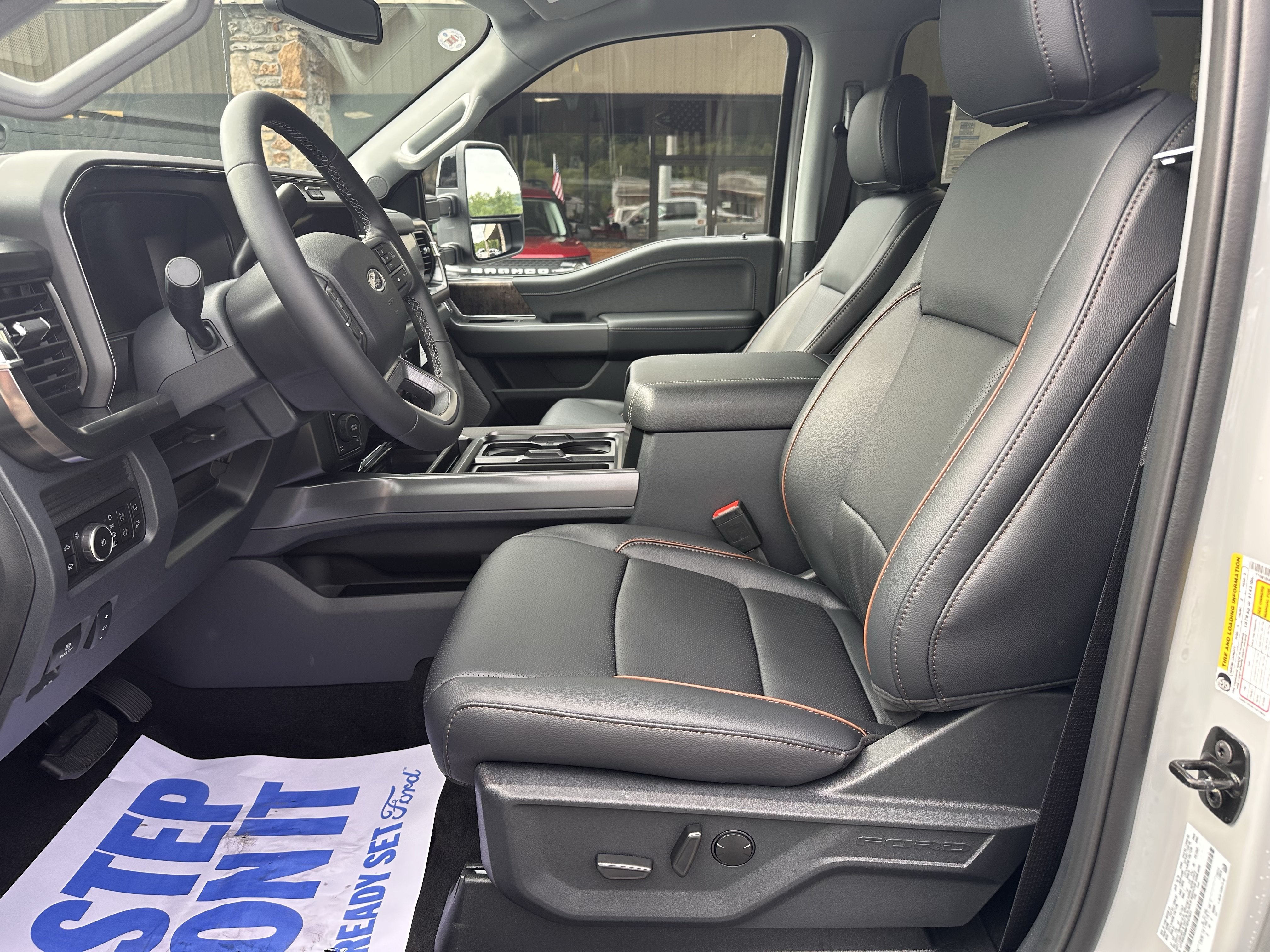2026 Ford Super Duty F-350 SRW LARIAT