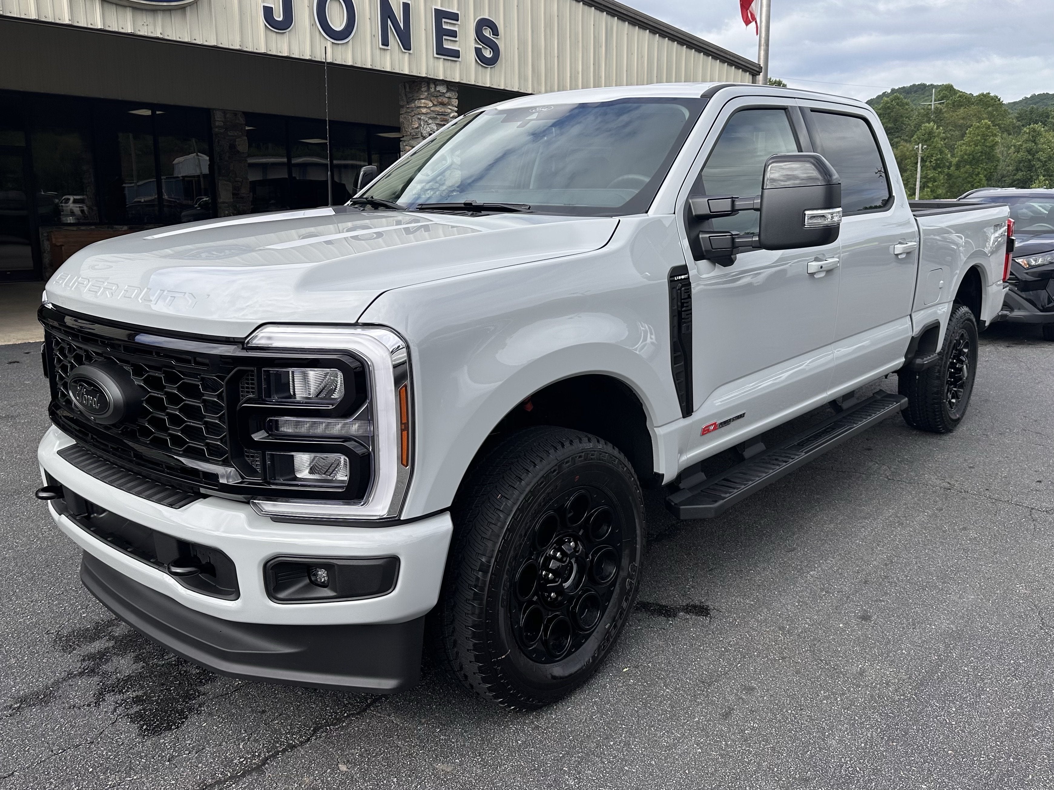 2026 Ford Super Duty F-350 SRW LARIAT