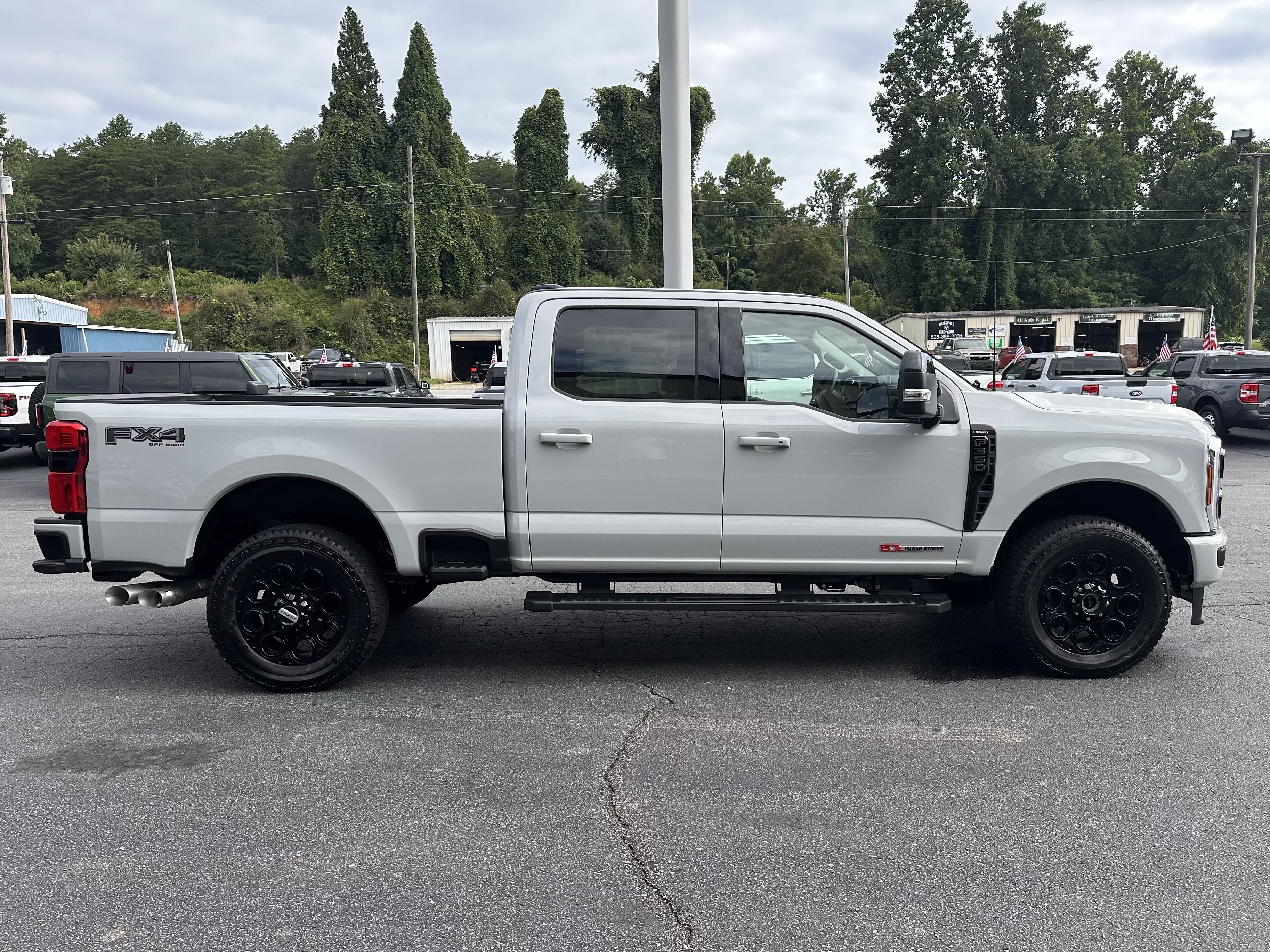 2026 Ford Super Duty F-350 SRW LARIAT