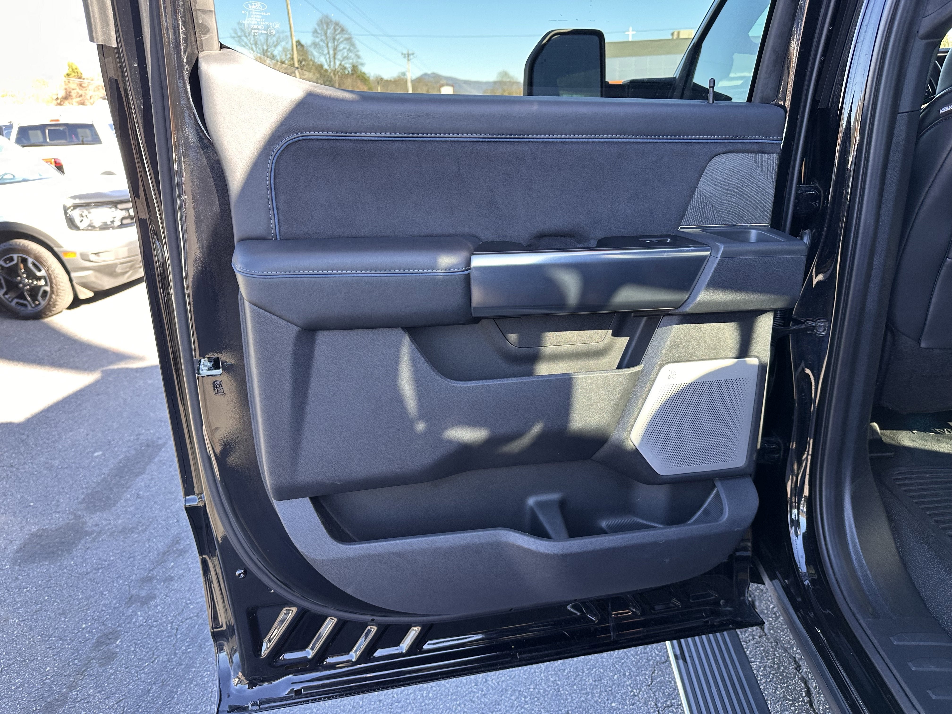 2025 Ford Super Duty F-350 SRW Platinum