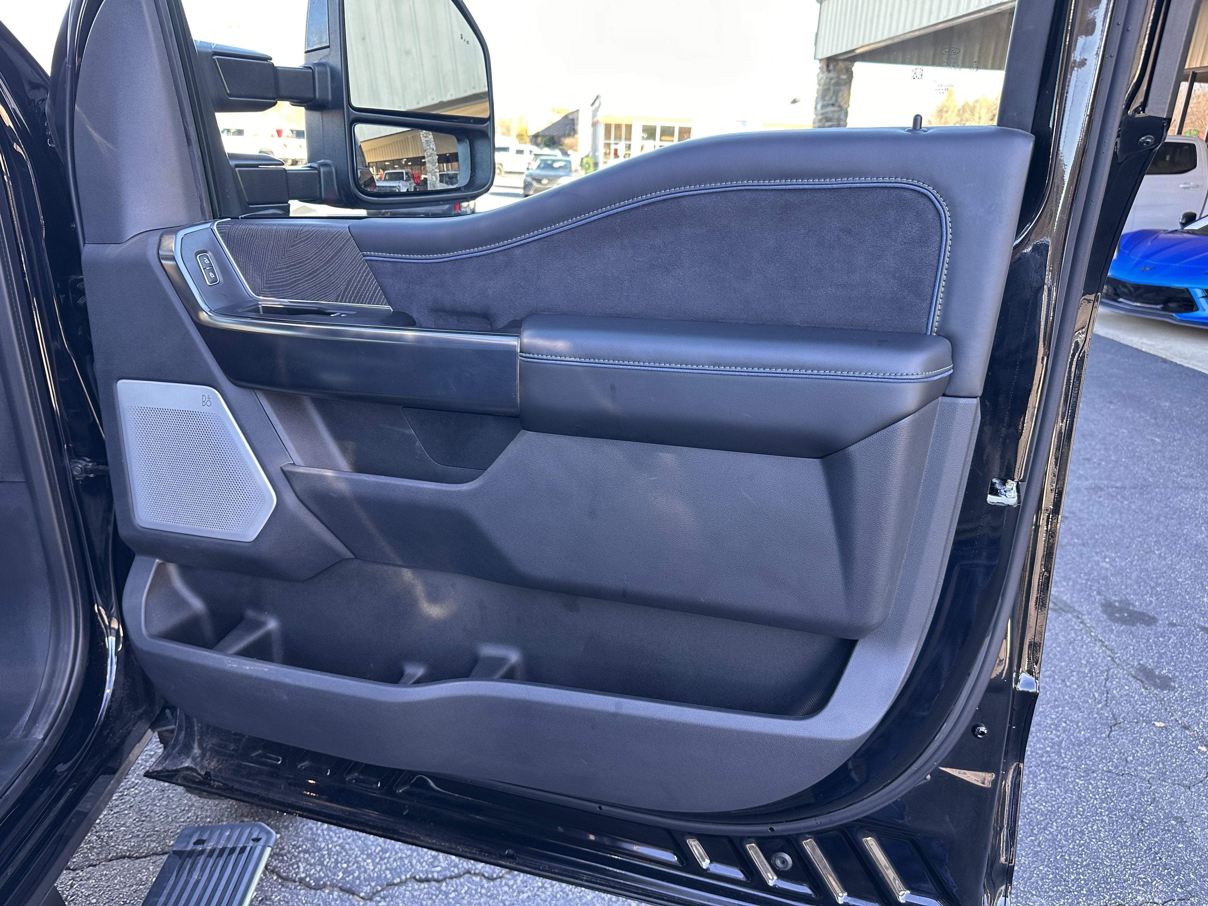 2025 Ford Super Duty F-350 SRW Platinum