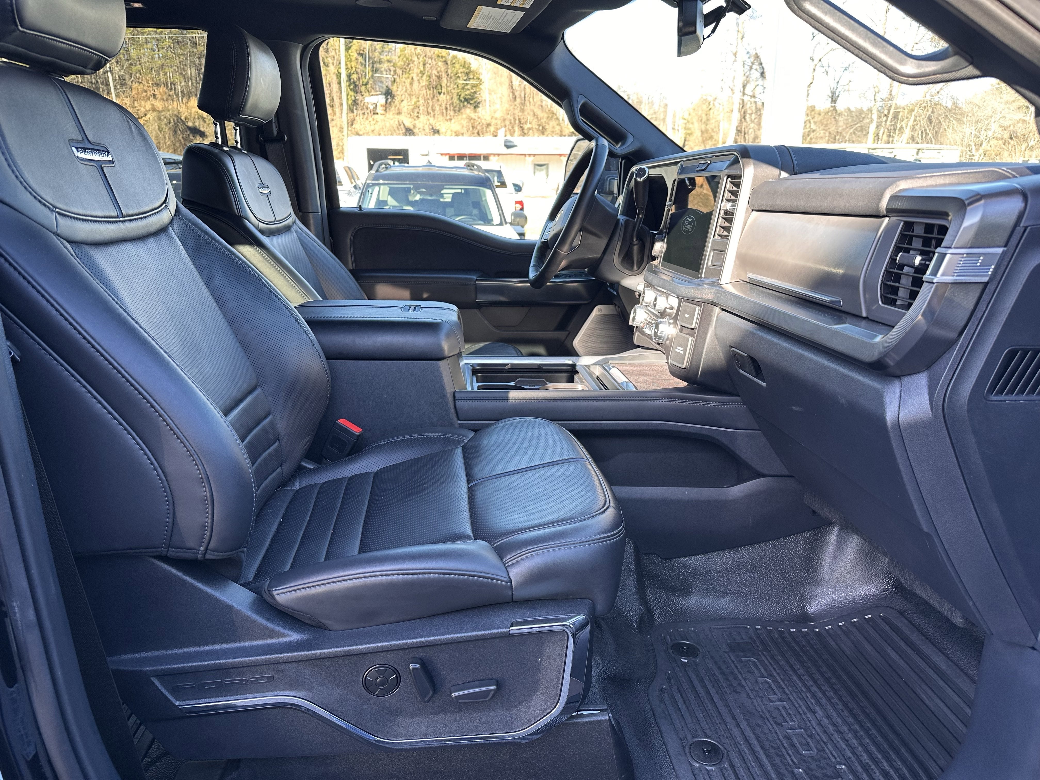 2025 Ford Super Duty F-350 SRW Platinum