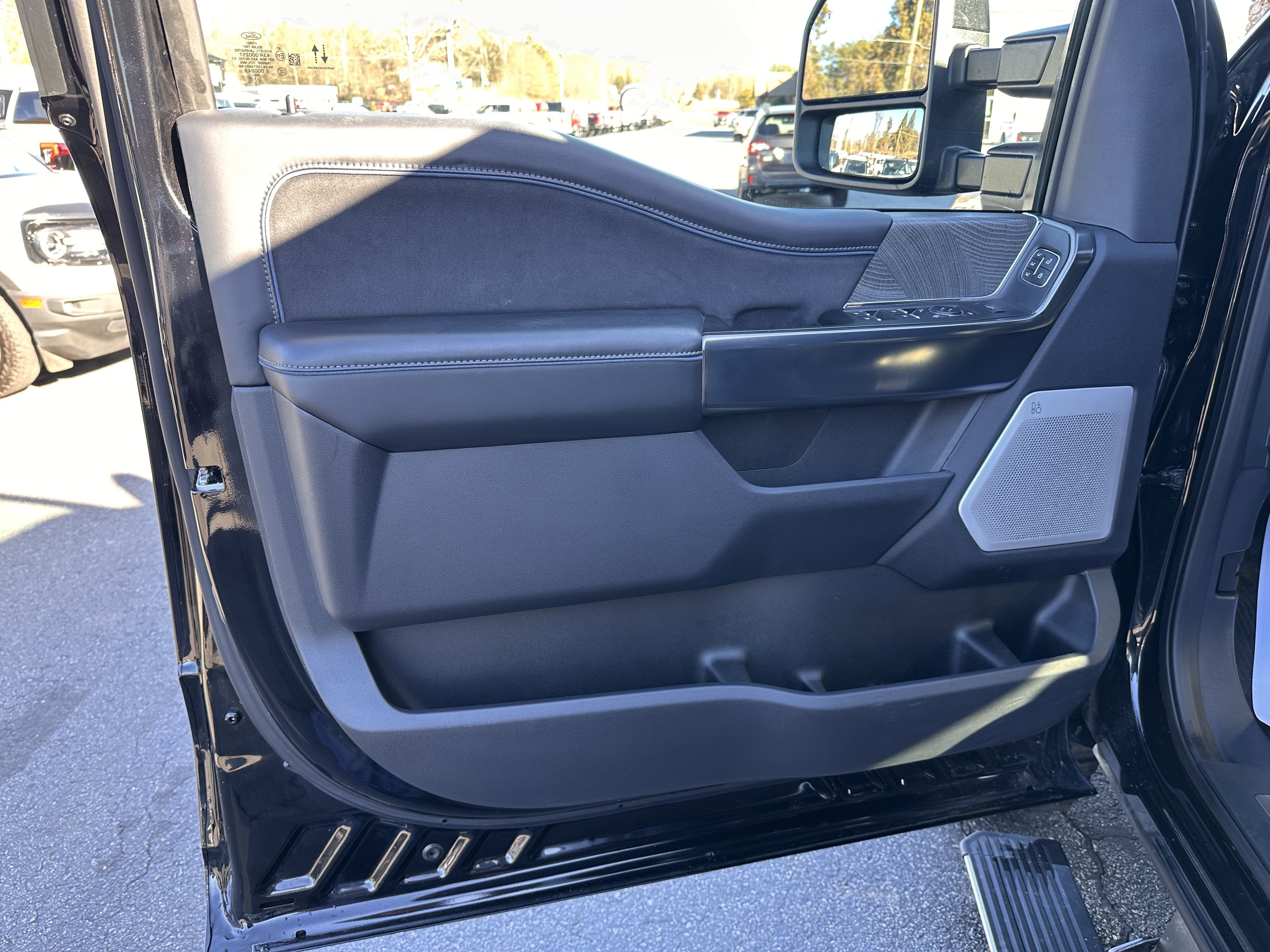 2025 Ford Super Duty F-350 SRW Platinum