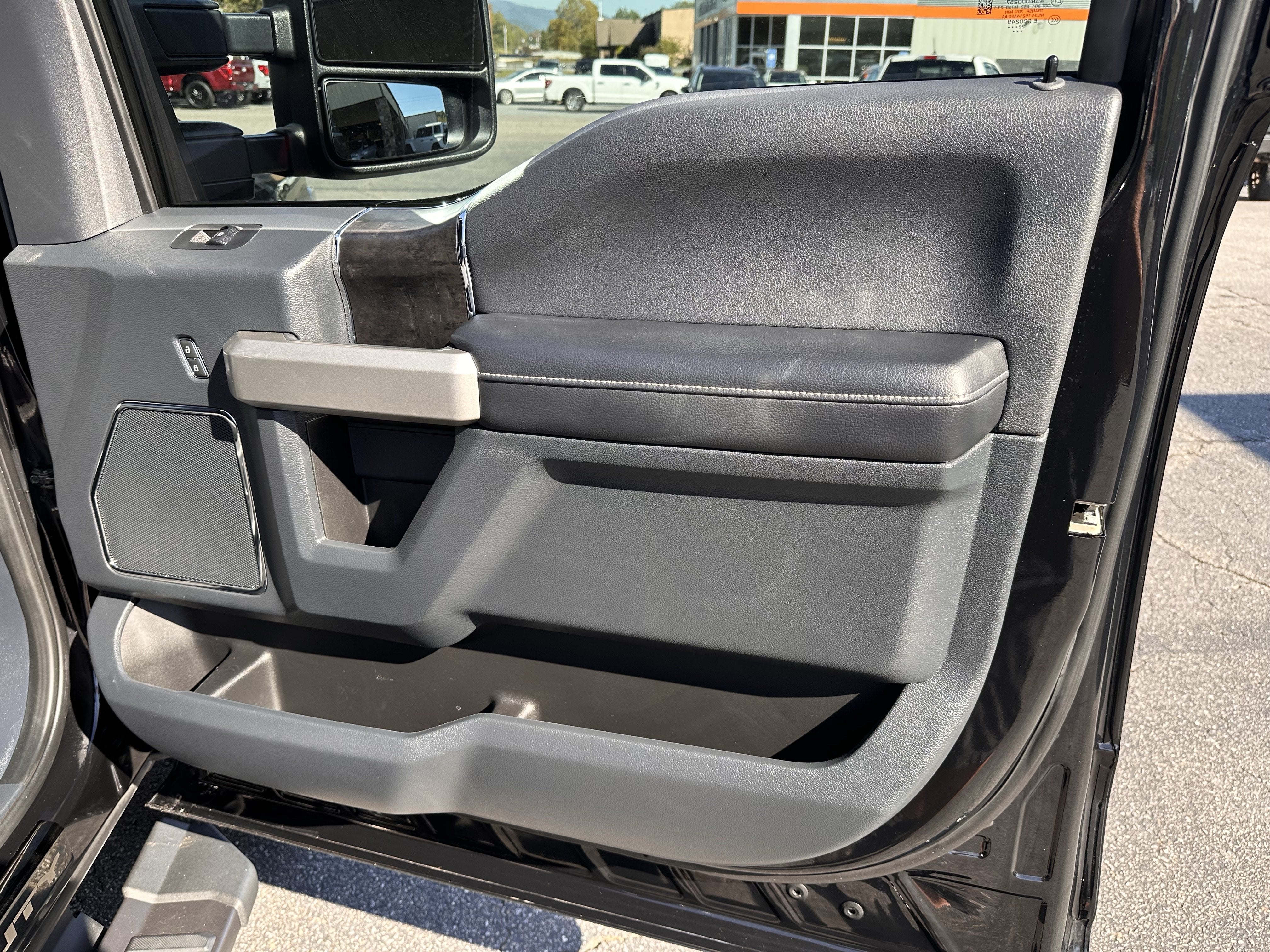 2022 Ford Super Duty F-350 SRW LARIAT