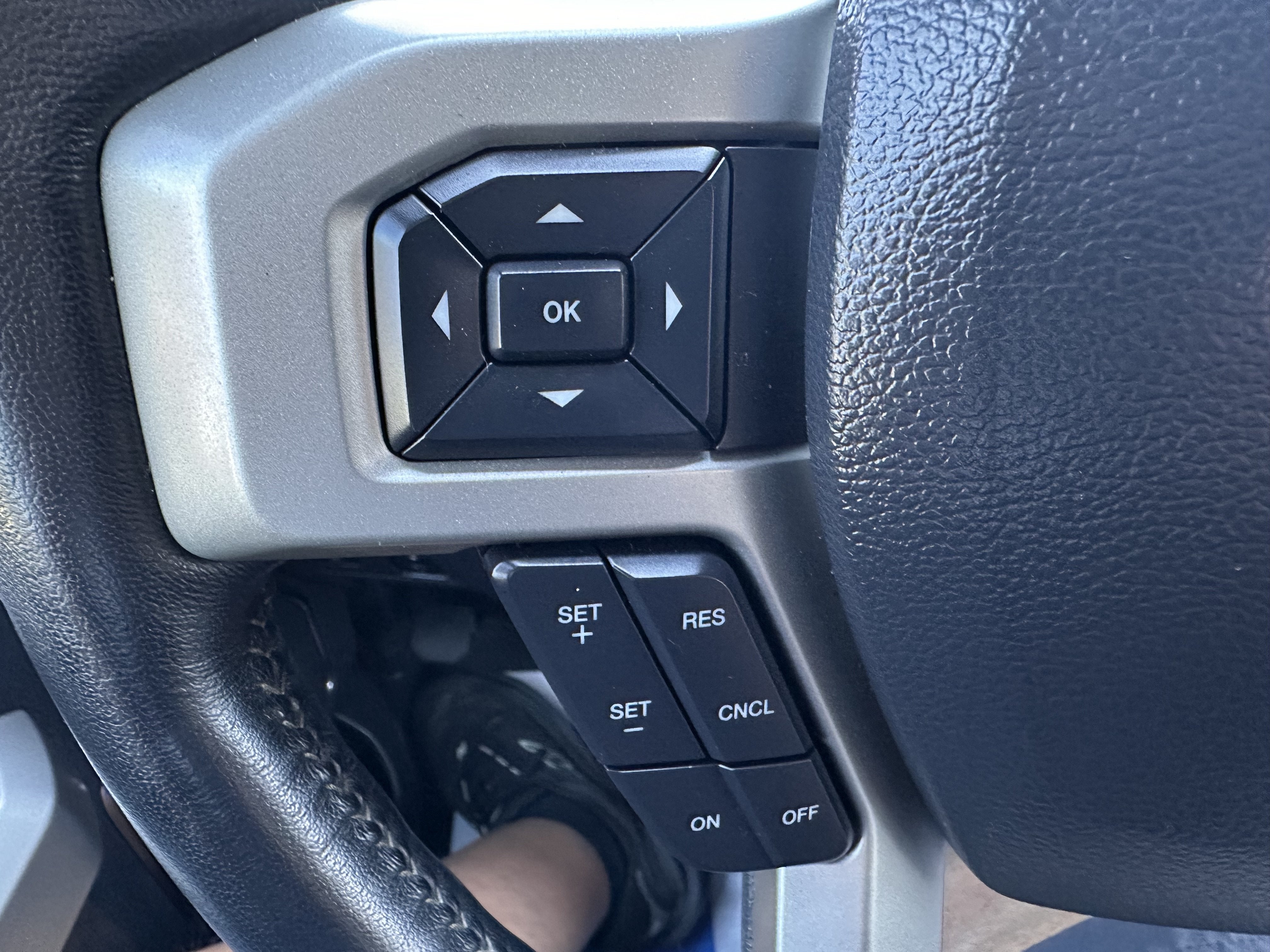2022 Ford Super Duty F-350 SRW LARIAT