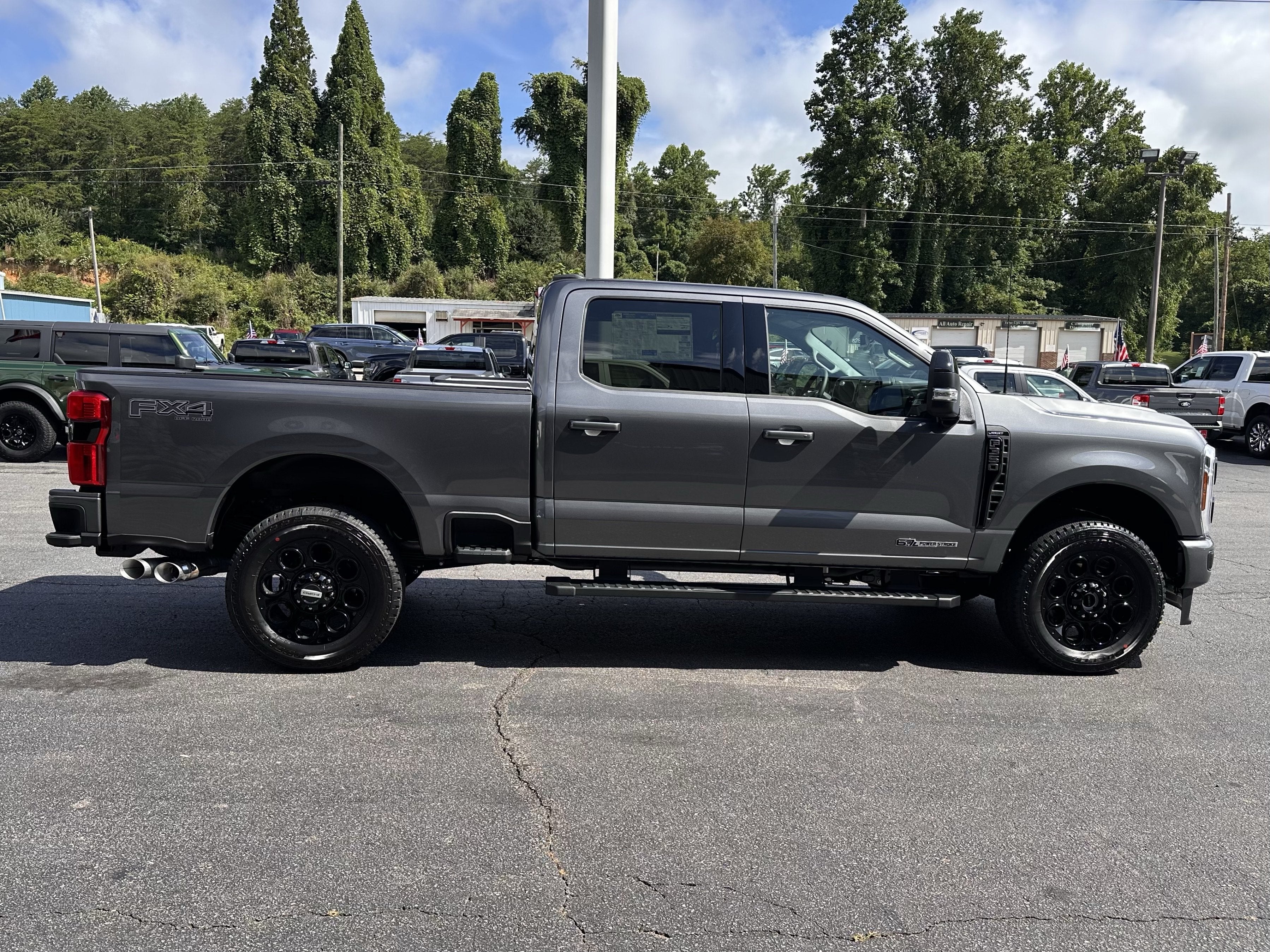 2026 Ford Super Duty F-350 SRW LARIAT