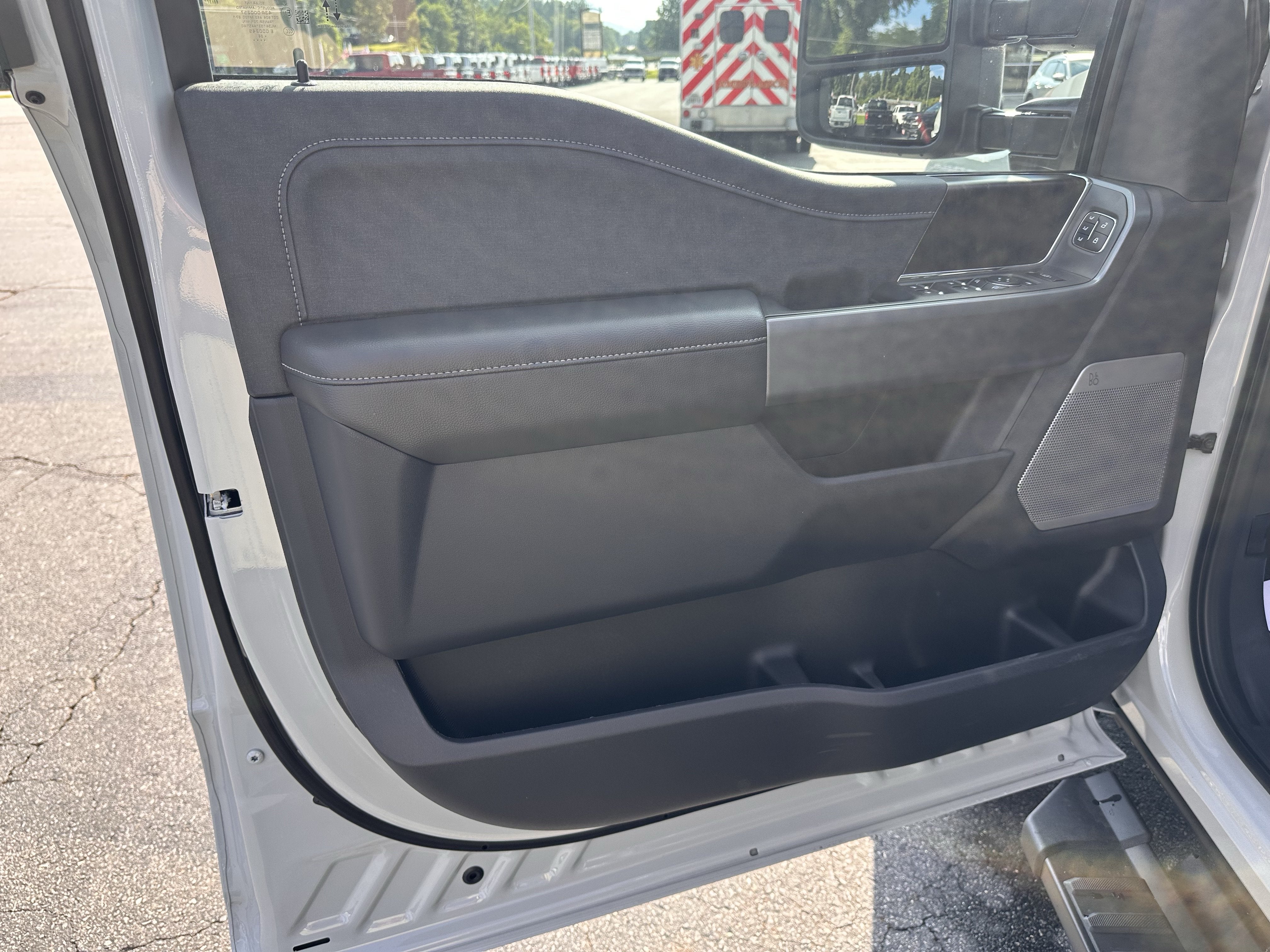 2026 Ford Super Duty F-350 SRW LARIAT