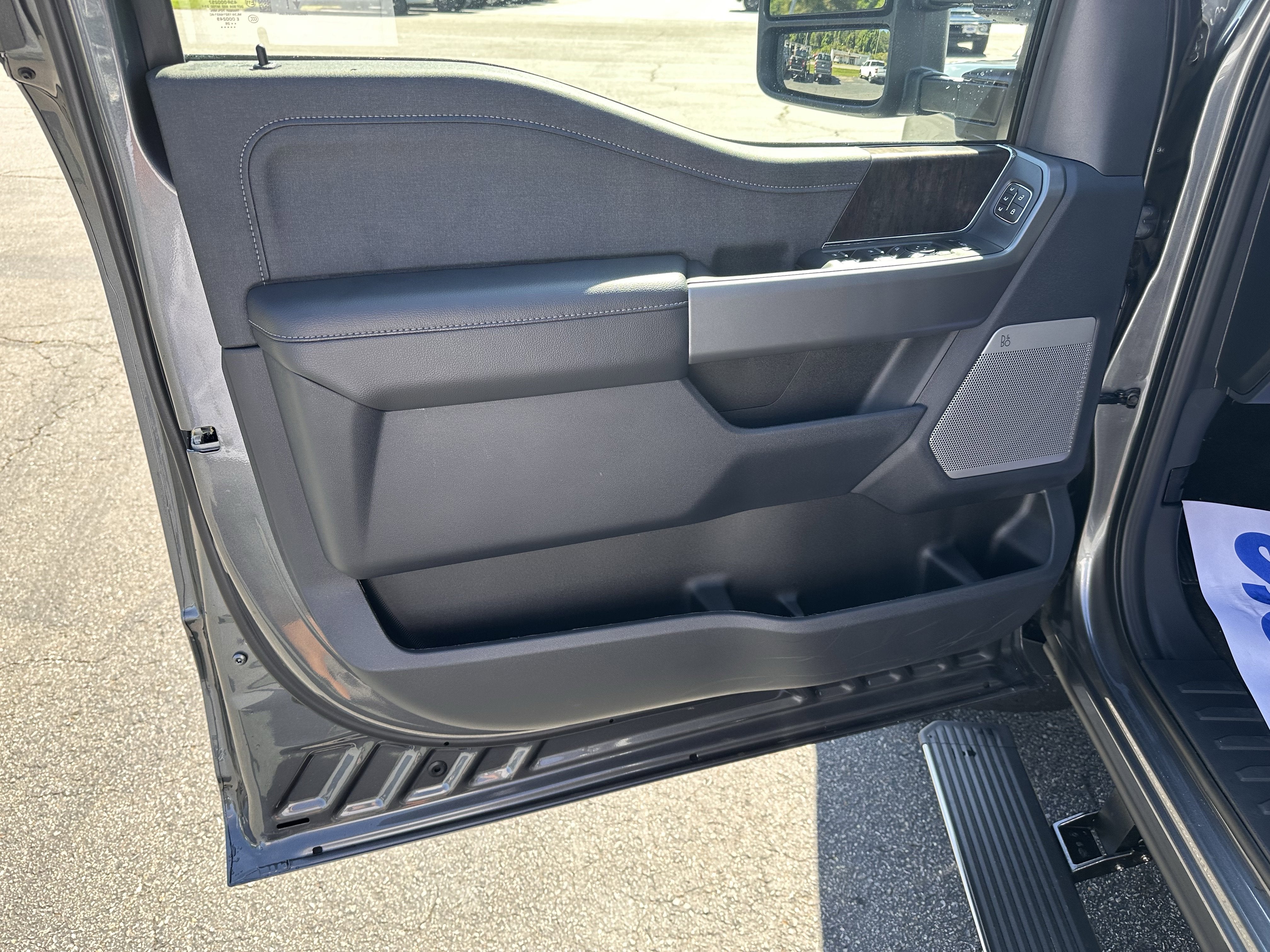 2026 Ford Super Duty F-350 DRW LARIAT