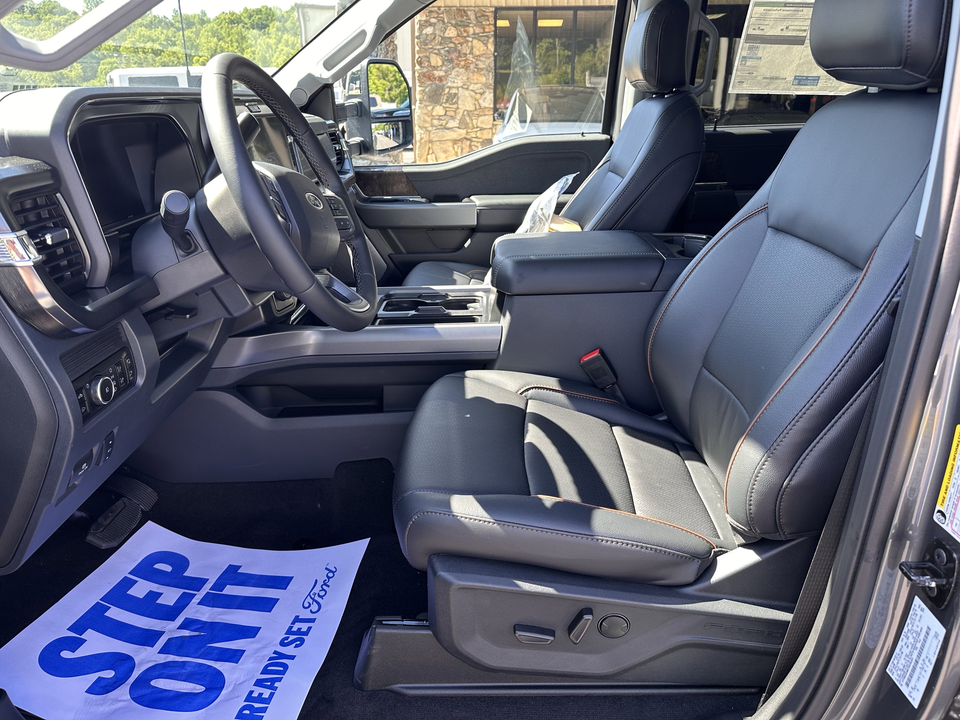 2026 Ford Super Duty F-350 DRW LARIAT