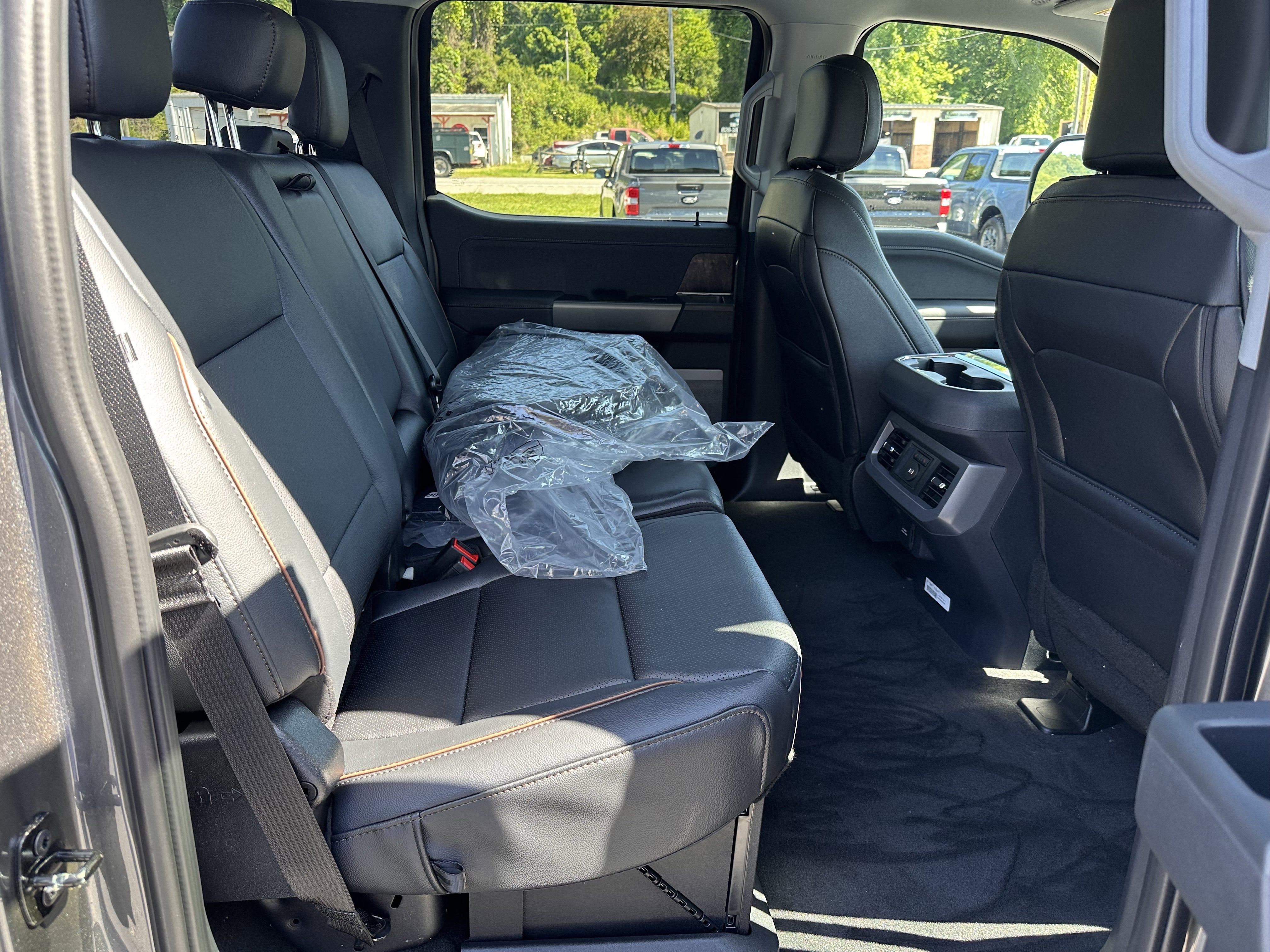 2026 Ford Super Duty F-350 DRW LARIAT