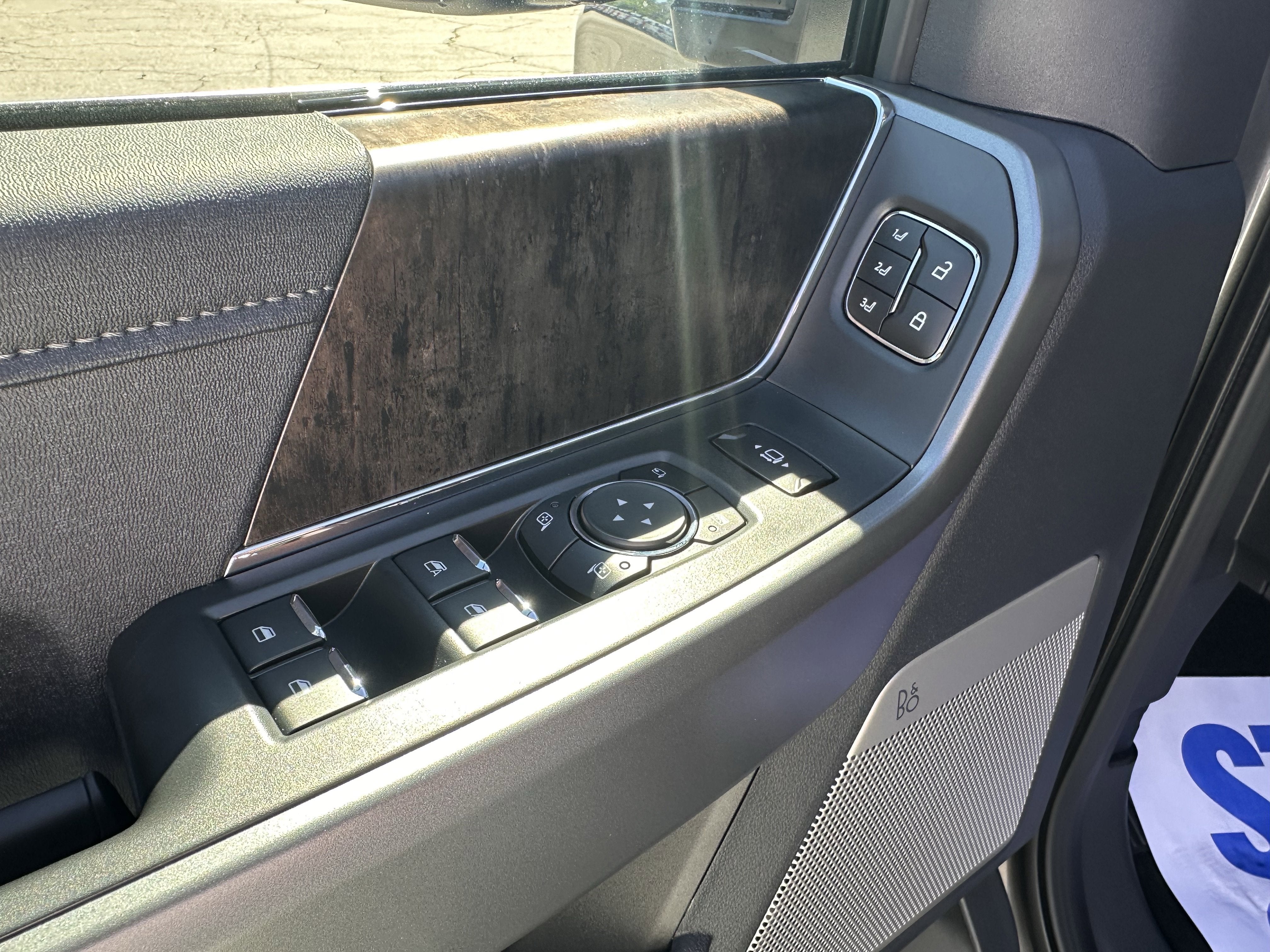 2026 Ford Super Duty F-350 DRW LARIAT