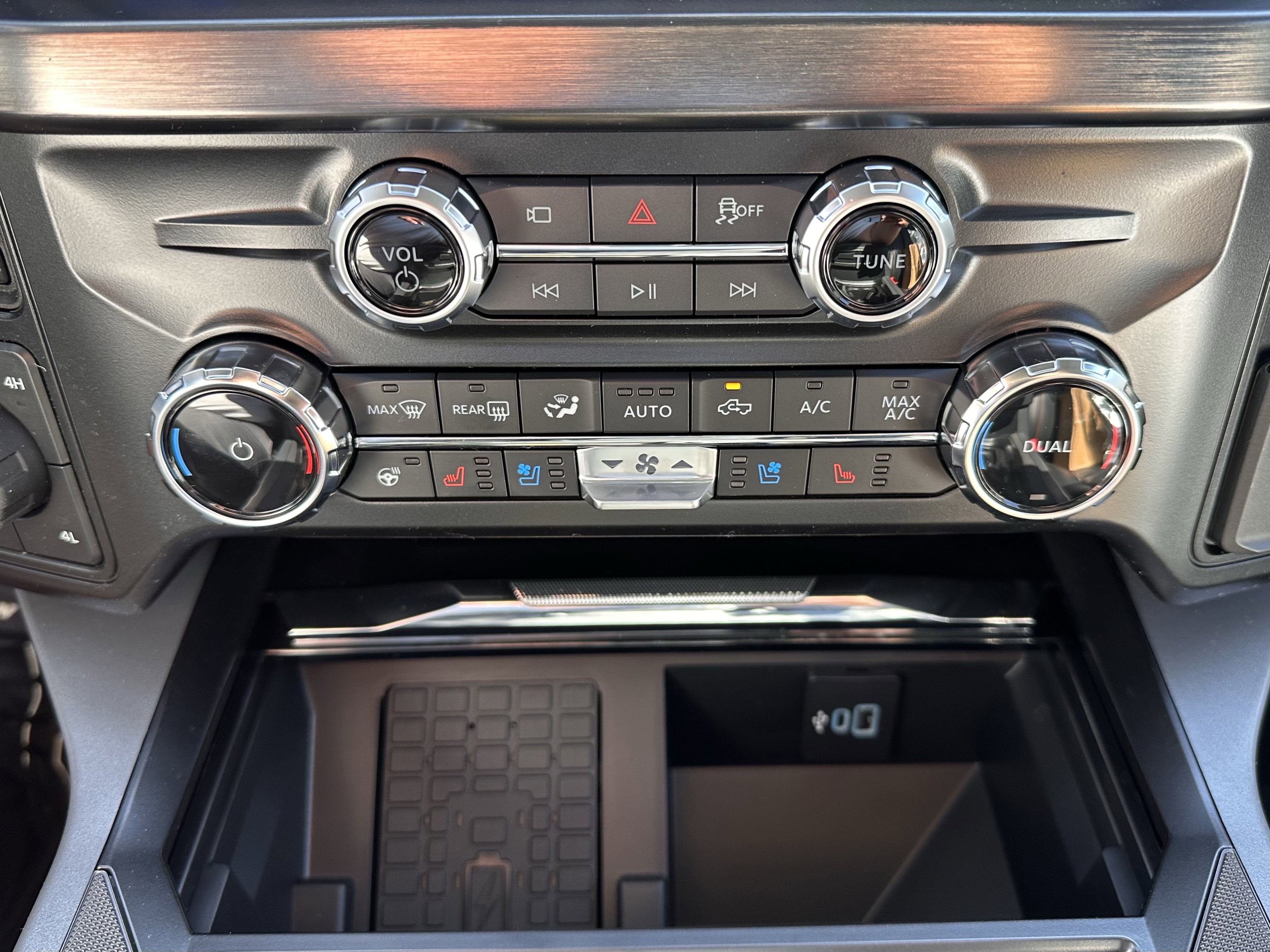 2026 Ford Super Duty F-350 DRW LARIAT