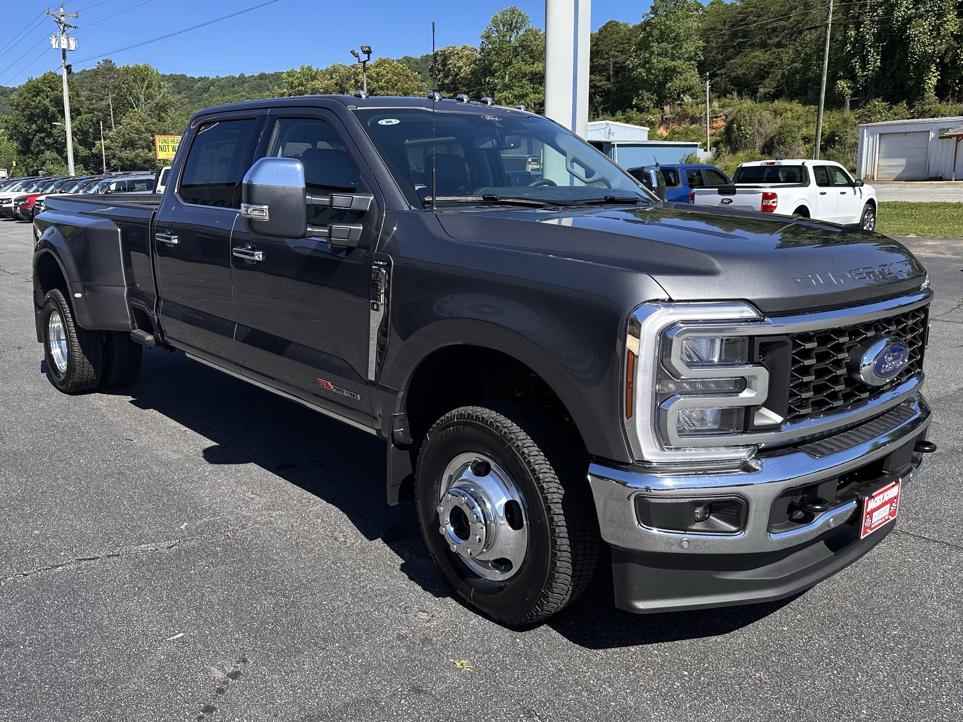 2026 Ford Super Duty F-350 DRW LARIAT