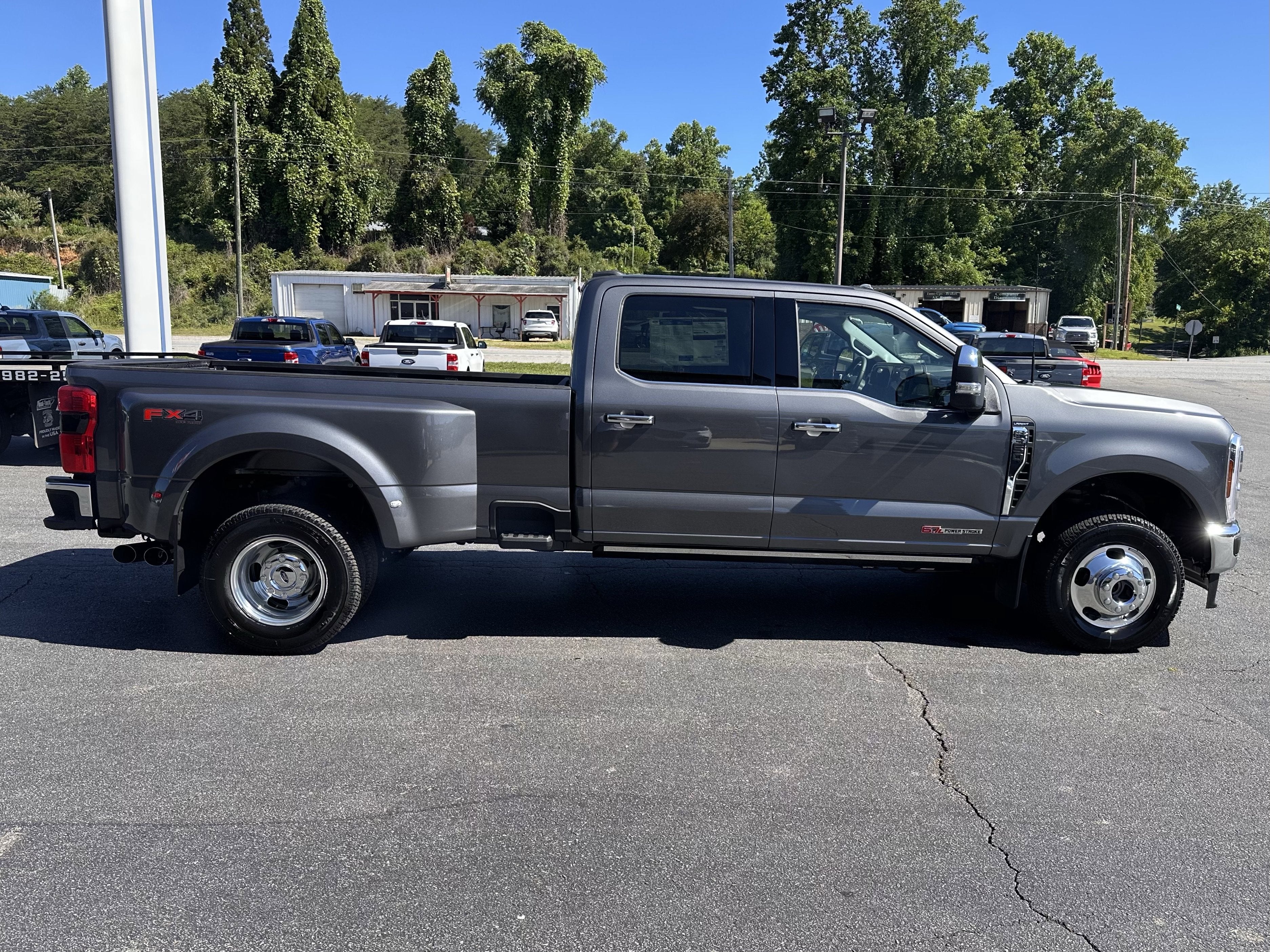 2026 Ford Super Duty F-350 DRW LARIAT