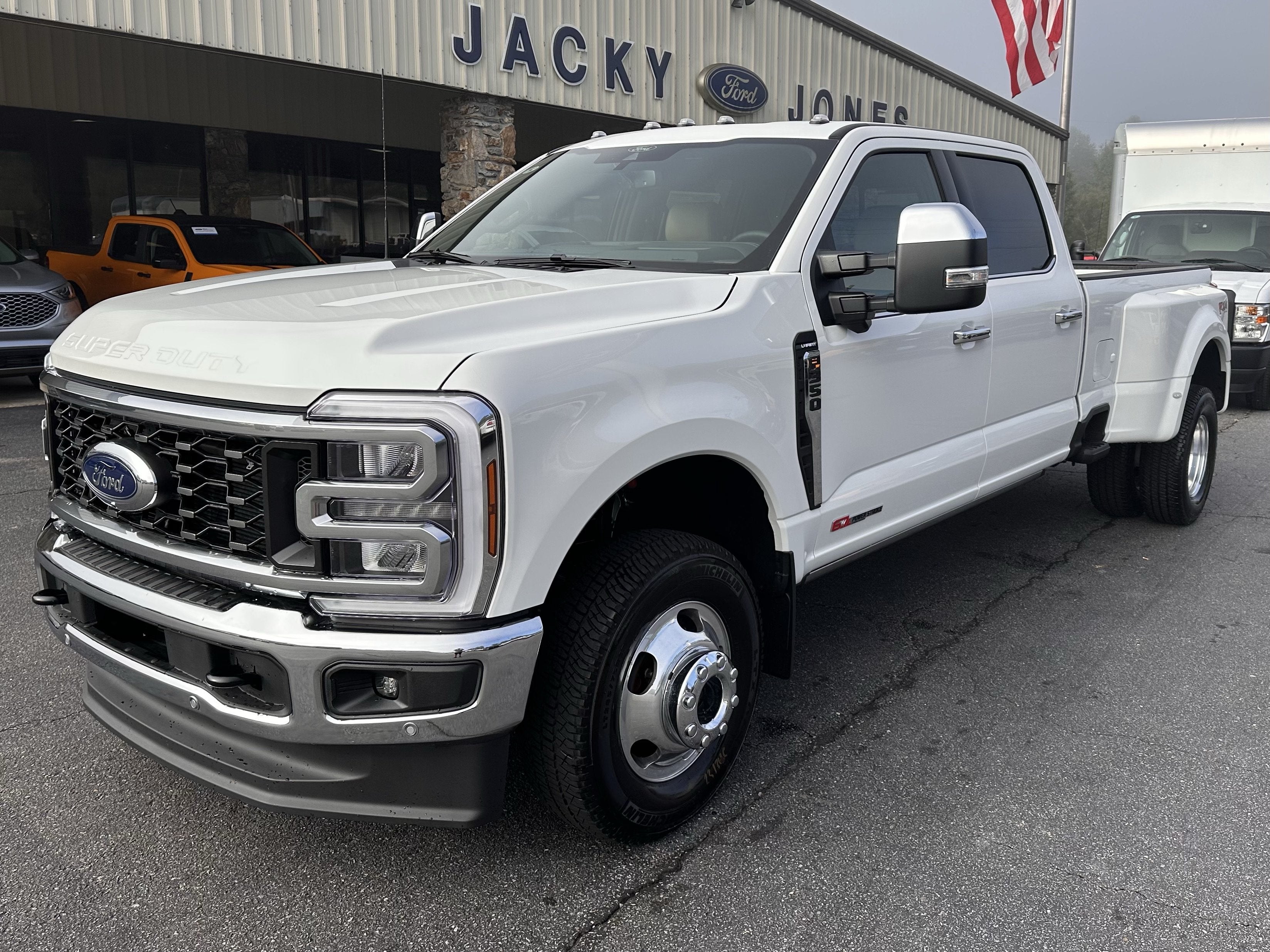 2026 Ford Super Duty F-350 DRW LARIAT