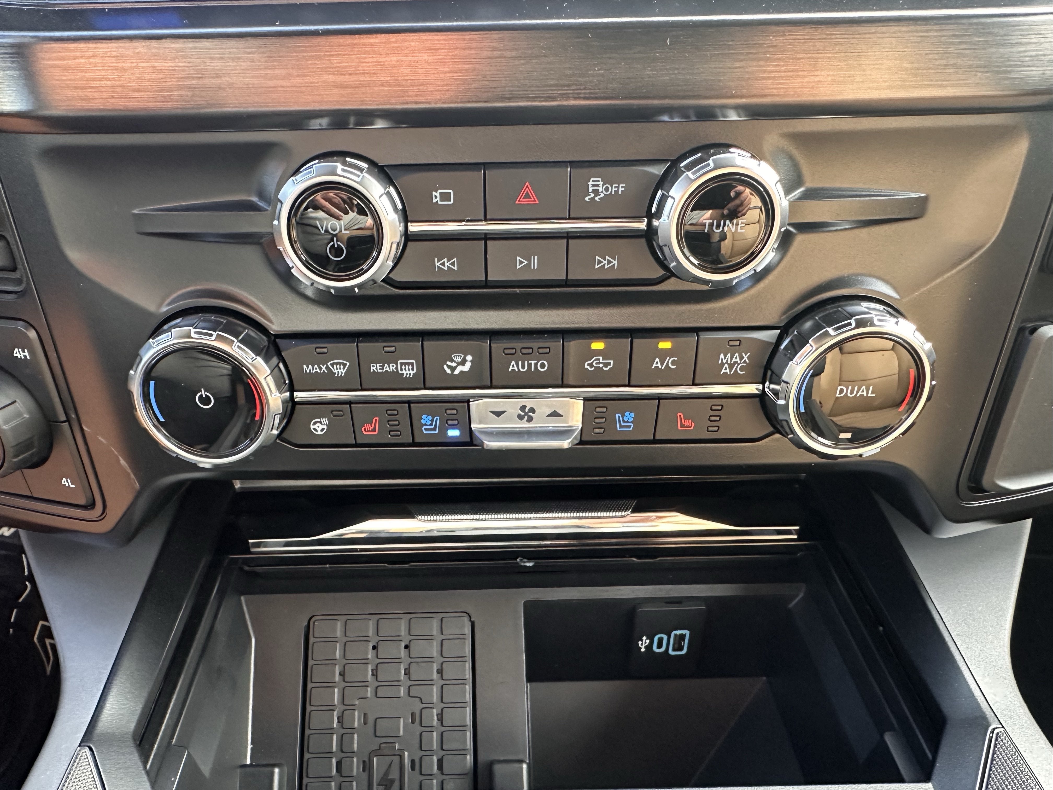 2026 Ford Super Duty F-350 DRW LARIAT