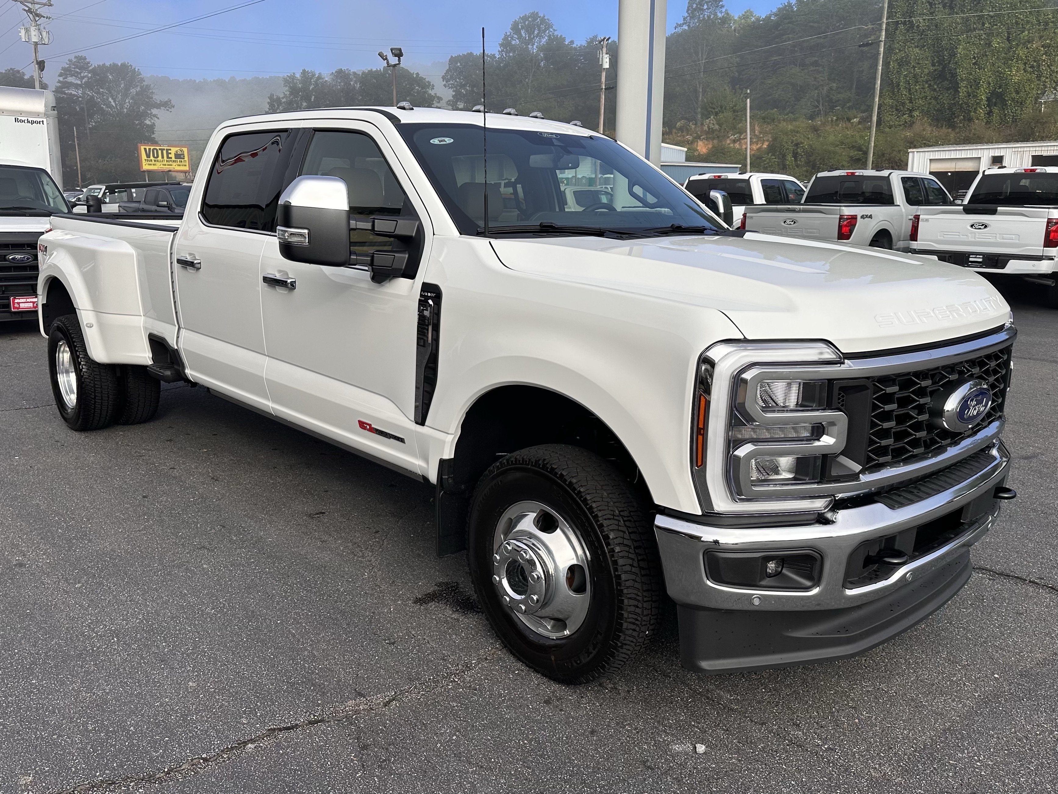 2026 Ford Super Duty F-350 DRW LARIAT