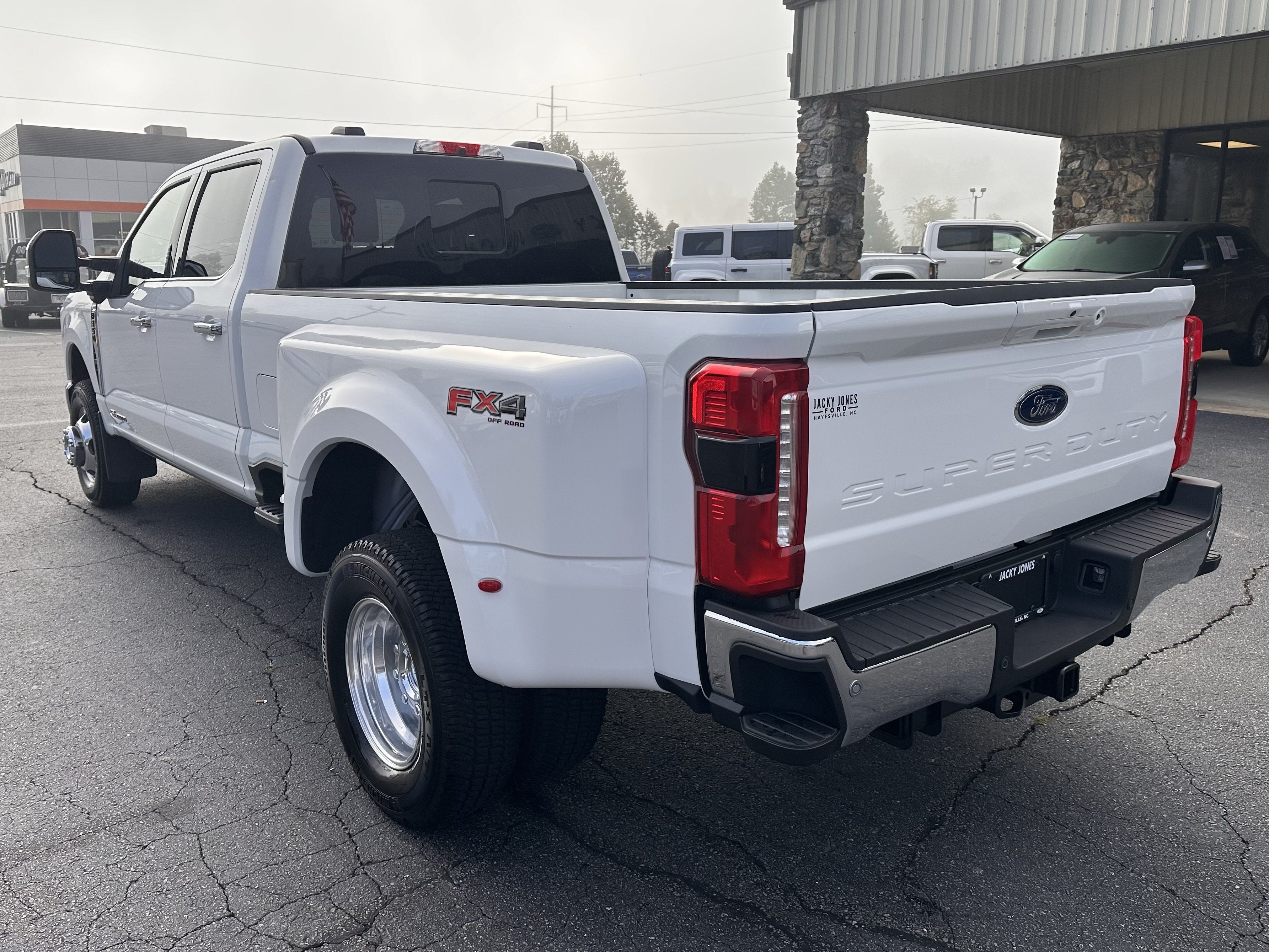 2026 Ford Super Duty F-350 DRW LARIAT