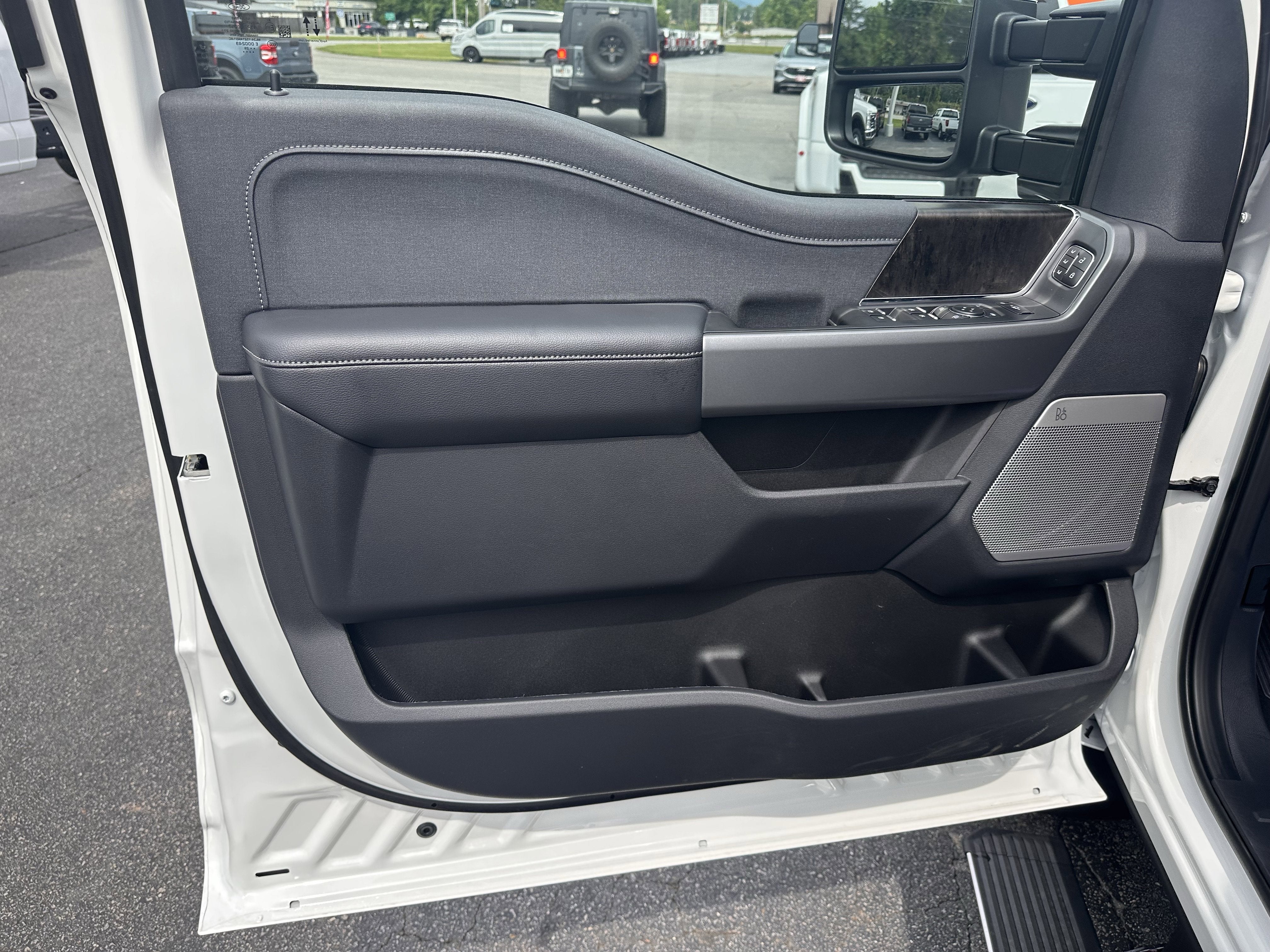 2026 Ford Super Duty F-350 DRW LARIAT