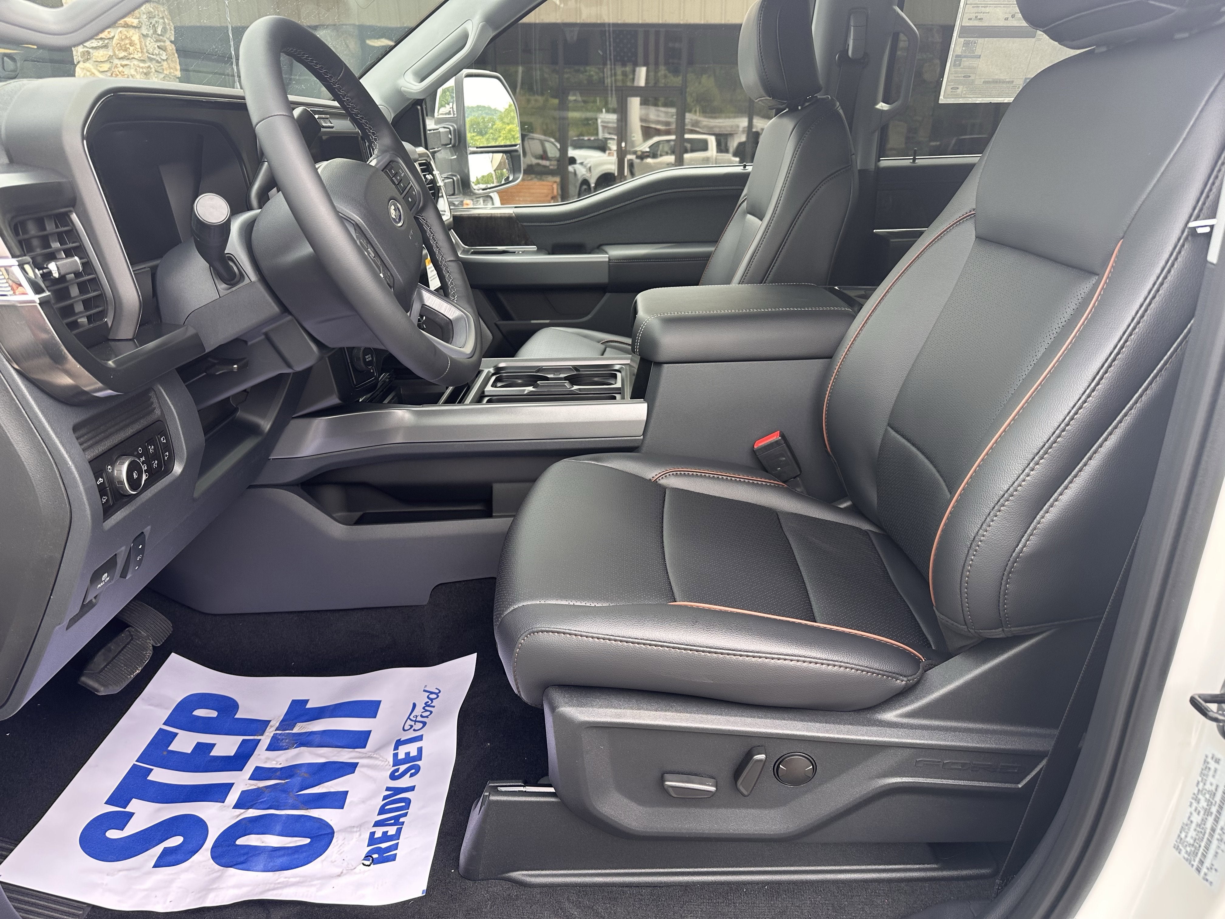 2026 Ford Super Duty F-350 DRW LARIAT