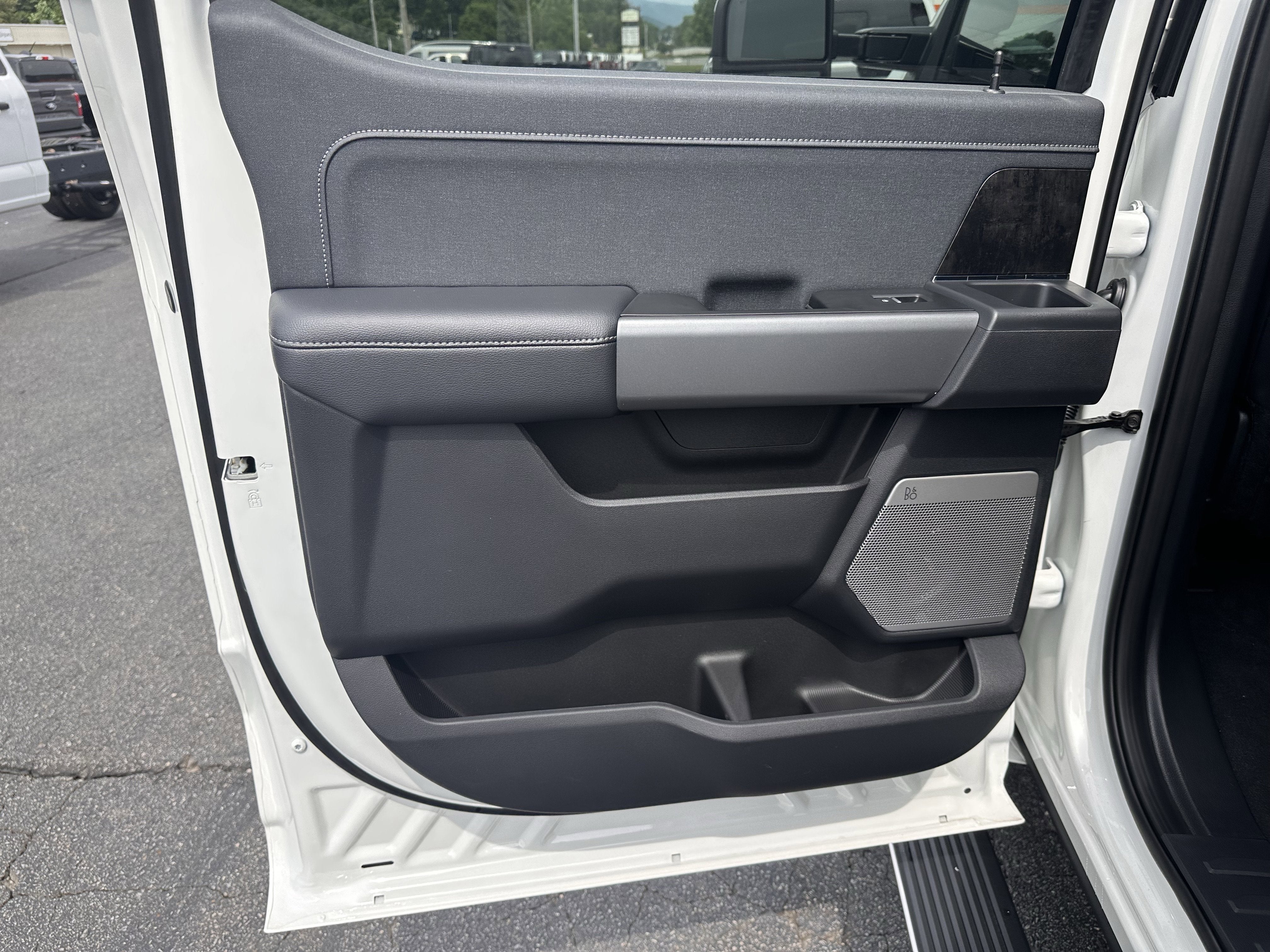 2026 Ford Super Duty F-350 DRW LARIAT