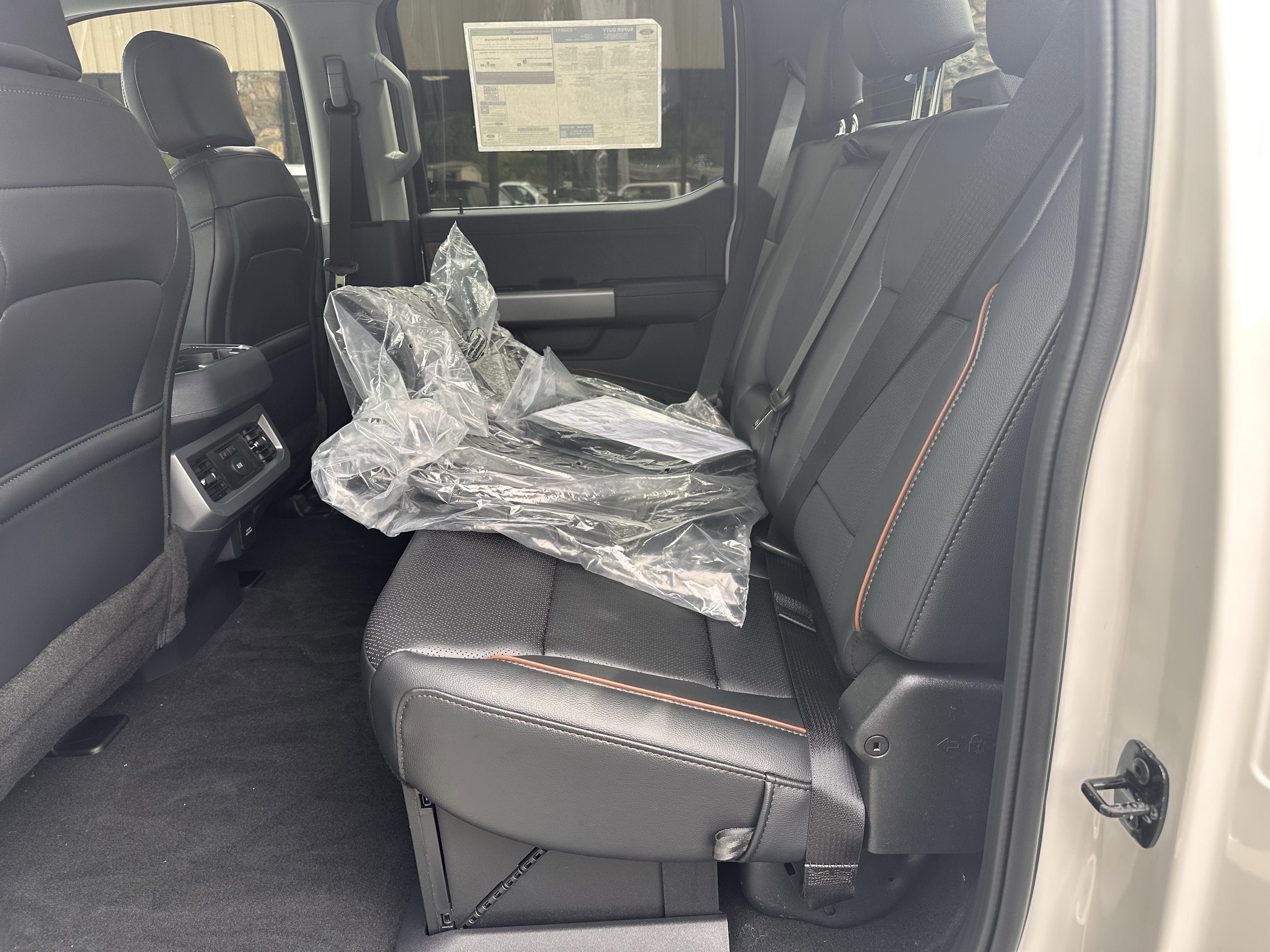 2026 Ford Super Duty F-350 DRW LARIAT