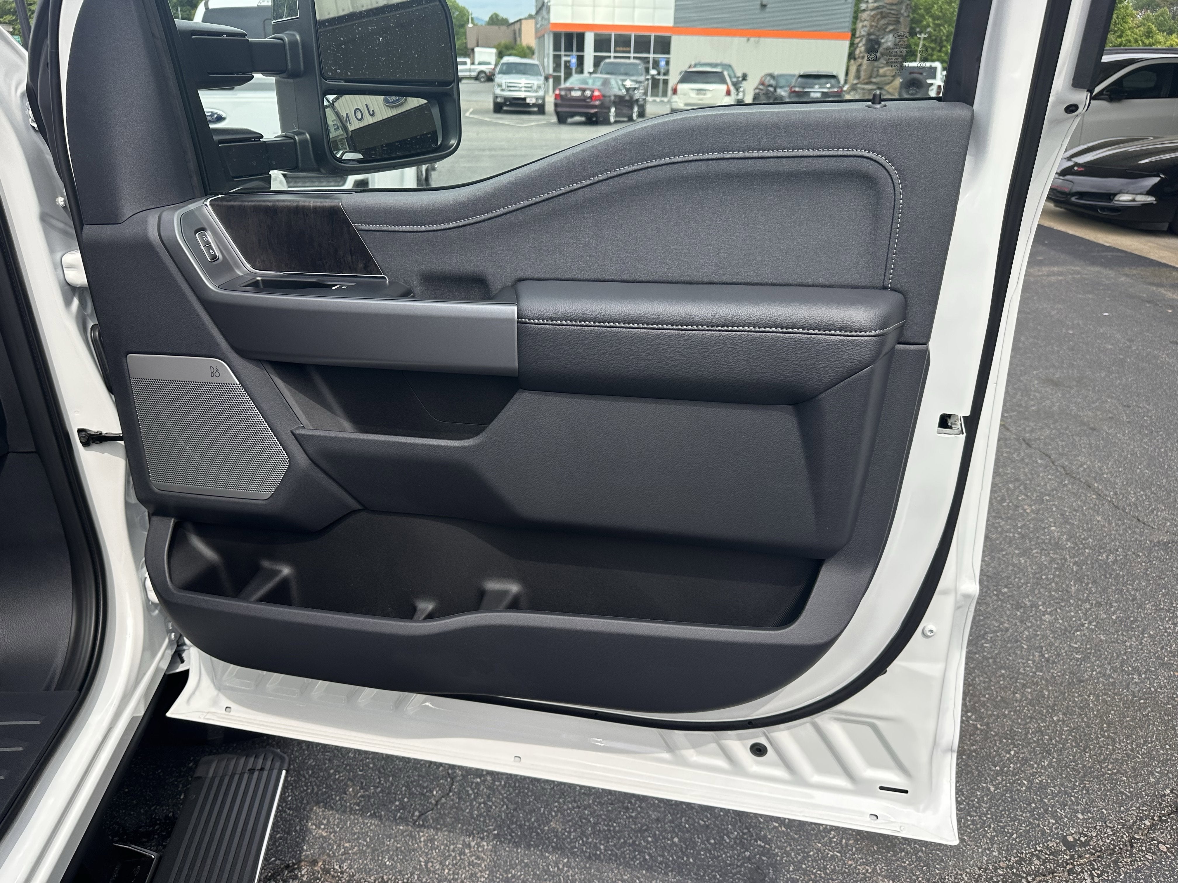 2026 Ford Super Duty F-350 DRW LARIAT