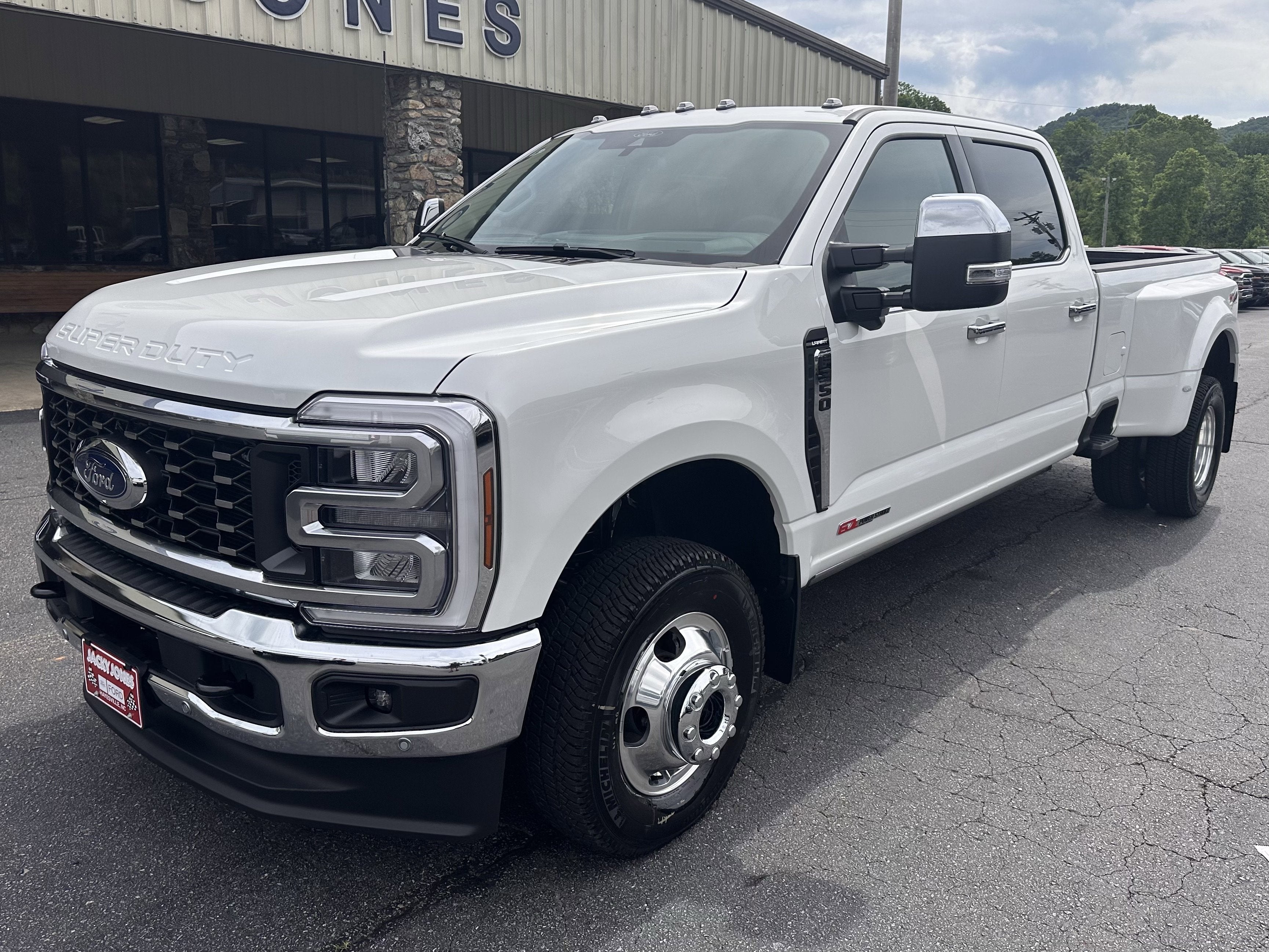 2026 Ford Super Duty F-350 DRW LARIAT