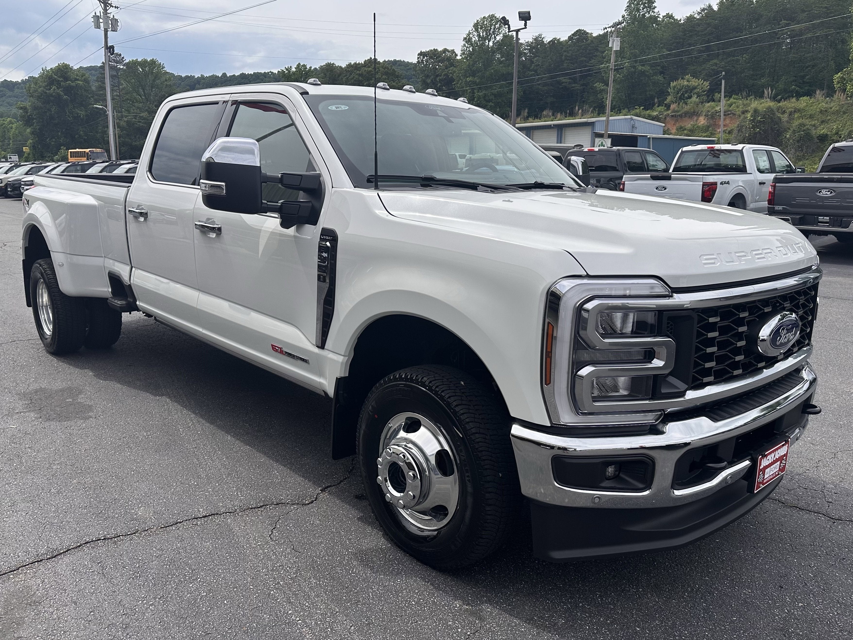 2026 Ford Super Duty F-350 DRW LARIAT