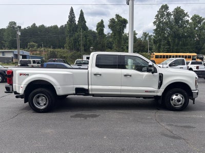 2026 Ford Super Duty F-350 DRW LARIAT