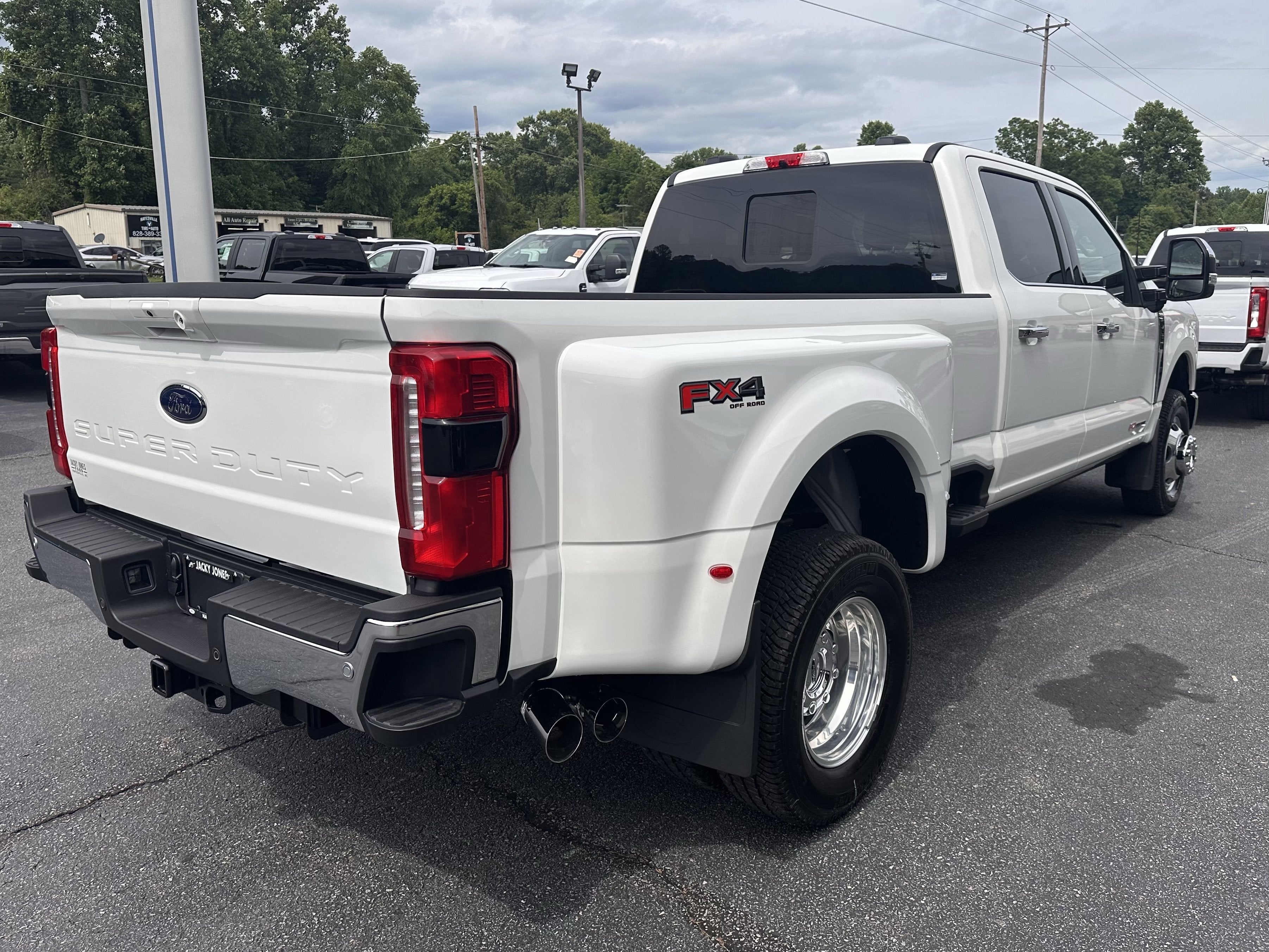2026 Ford Super Duty F-350 DRW LARIAT