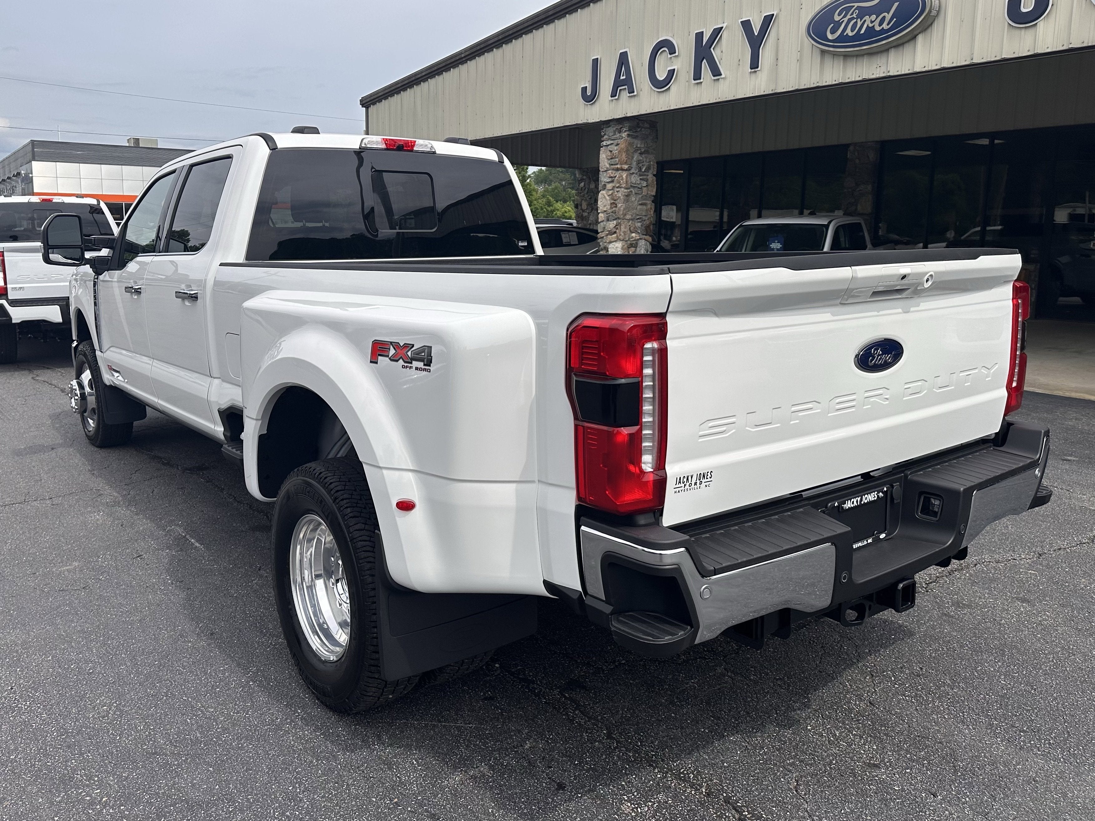 2026 Ford Super Duty F-350 DRW LARIAT
