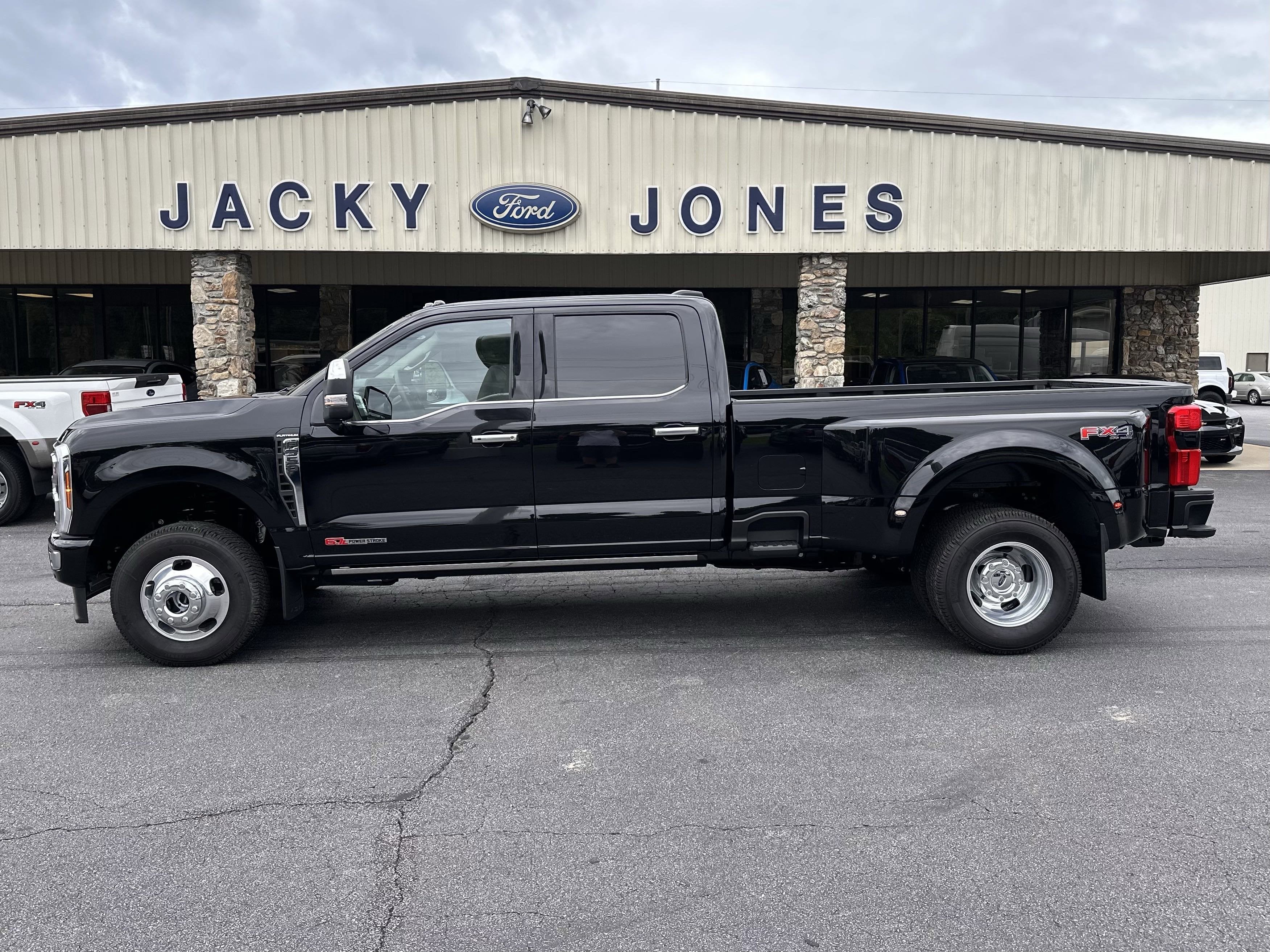 2025 Ford Super Duty F-350 DRW Platinum