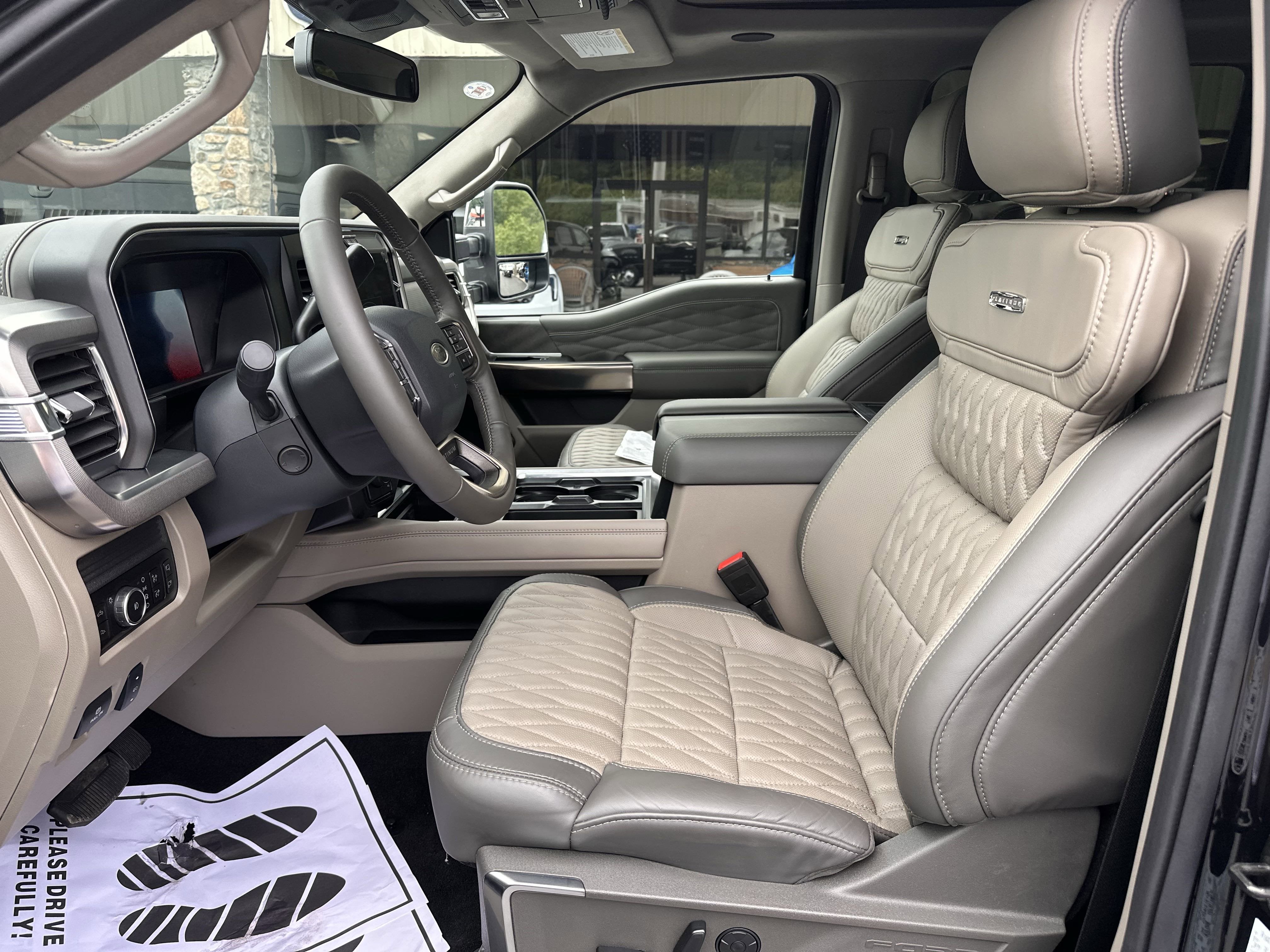 2025 Ford Super Duty F-350 DRW Platinum